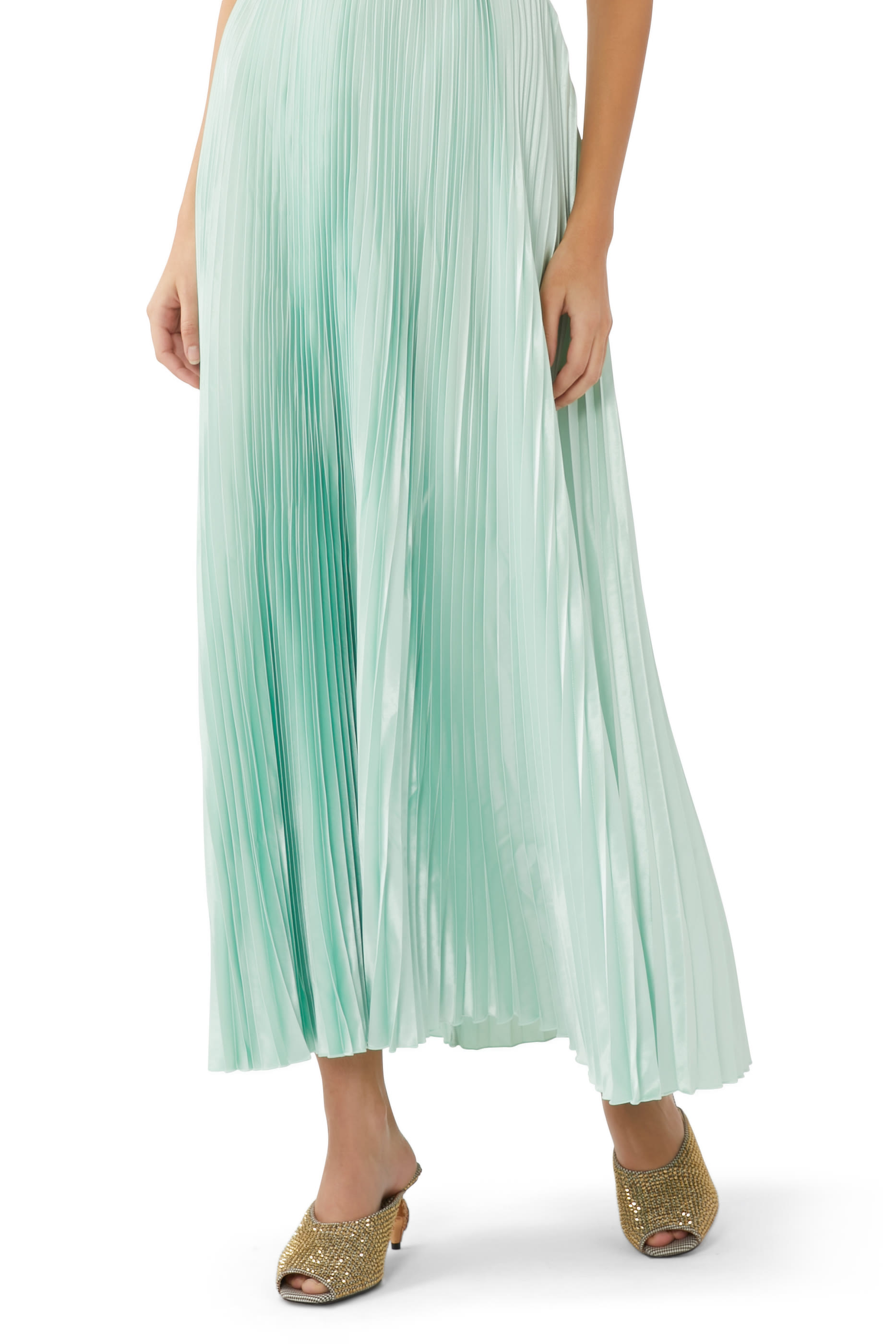 حذاء 60 مفتوح من الخلف بحلية شعار الماركة