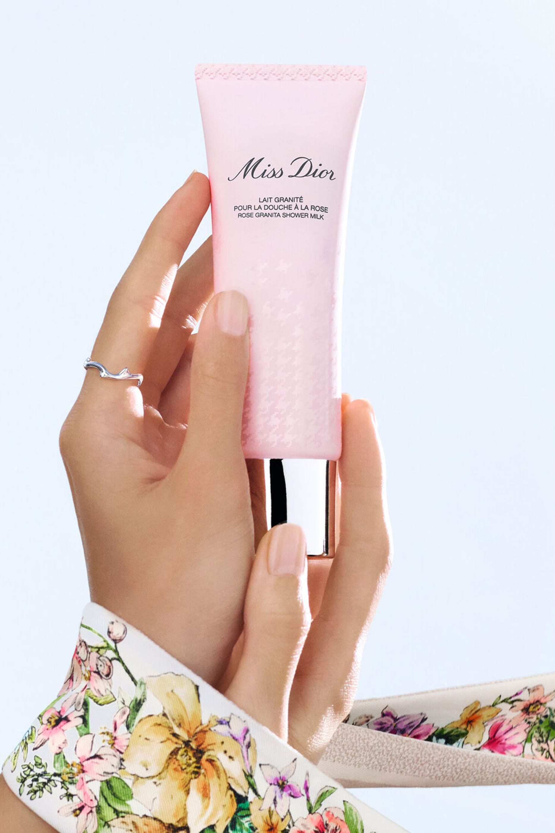 مقشر حليبي ميس ديور روز غرانيتا للإستحمام