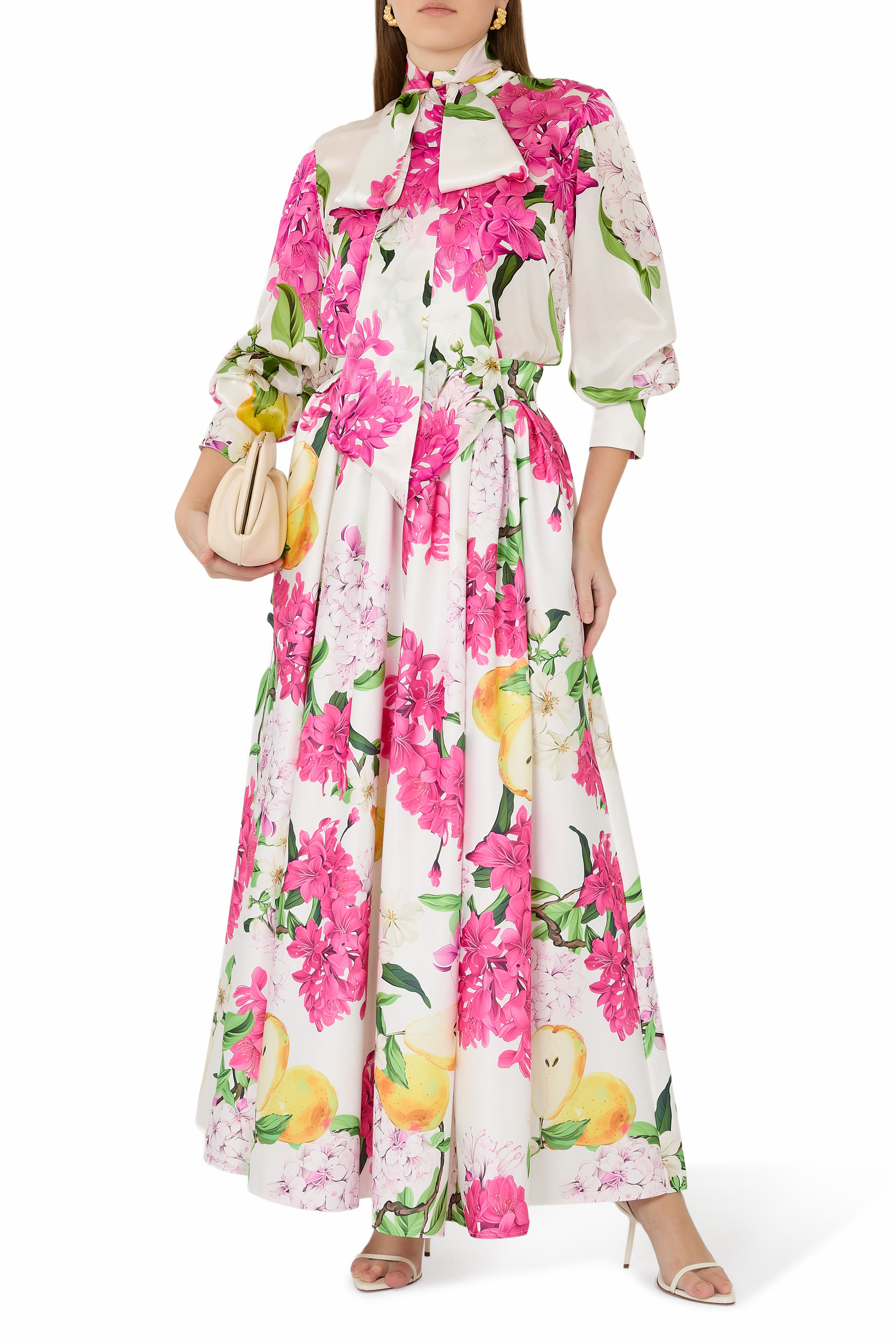 بلوزة بياقة بربطة حرير