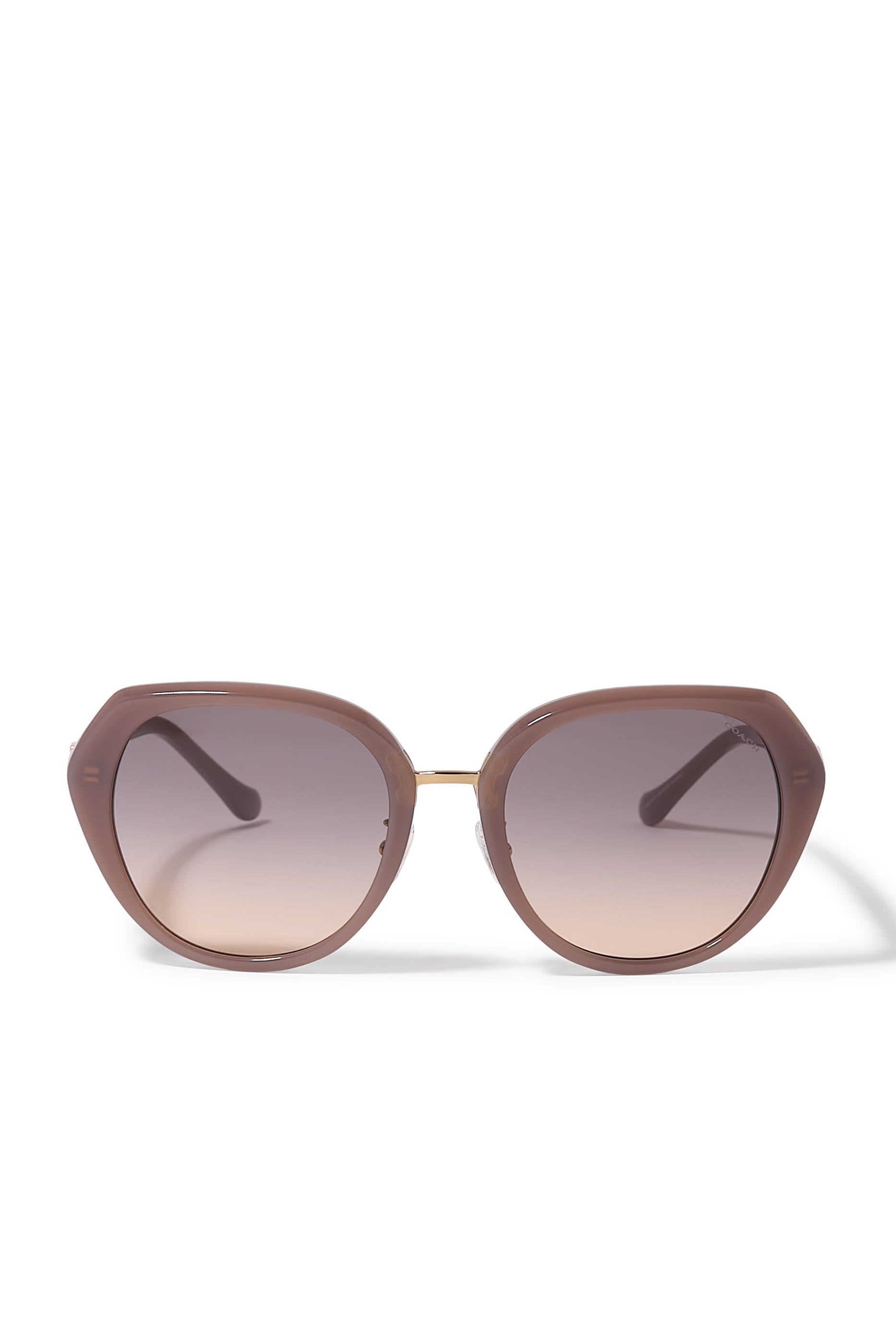  نظارة شمسية بإطار عين القطة عريض وأذرع رفيعة مزينة بشعار C