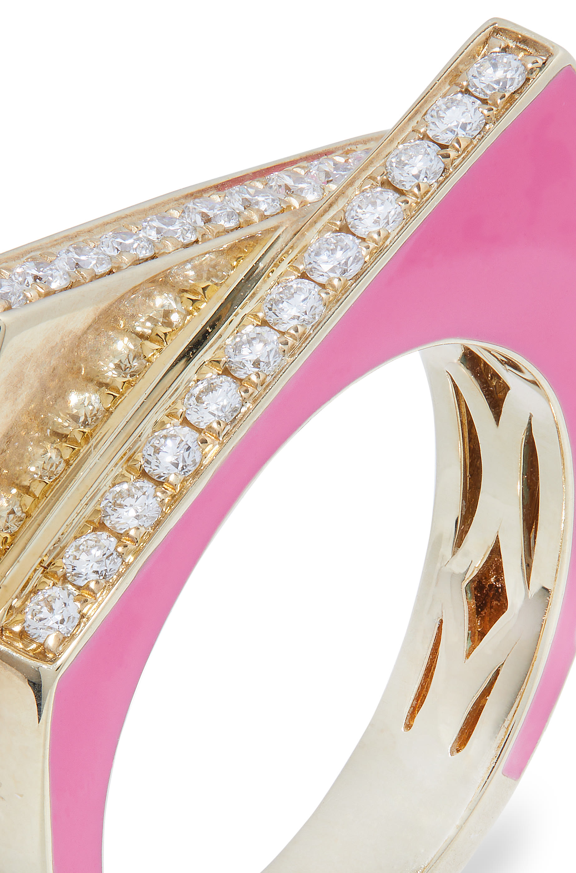 خاتم هاند كاف مزين بالمينا والألماس ذهب أصفر عيار 9