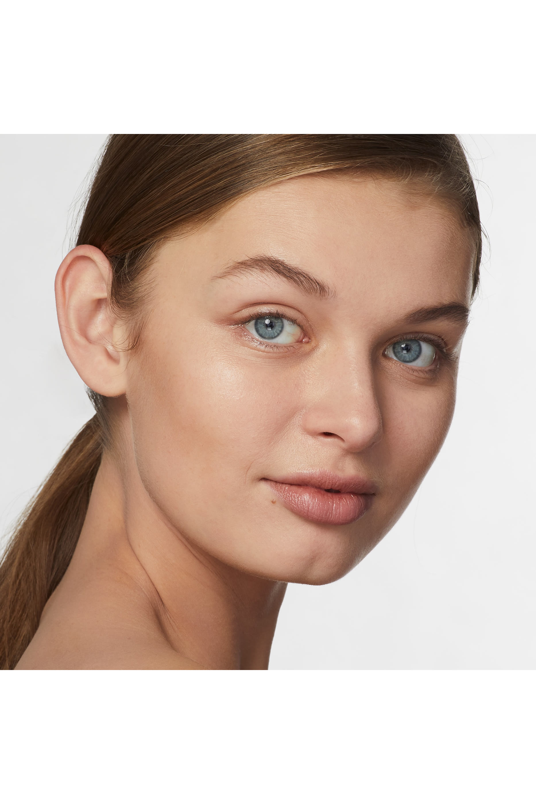 كريم أساس دابل وير ستاي إن بلايس