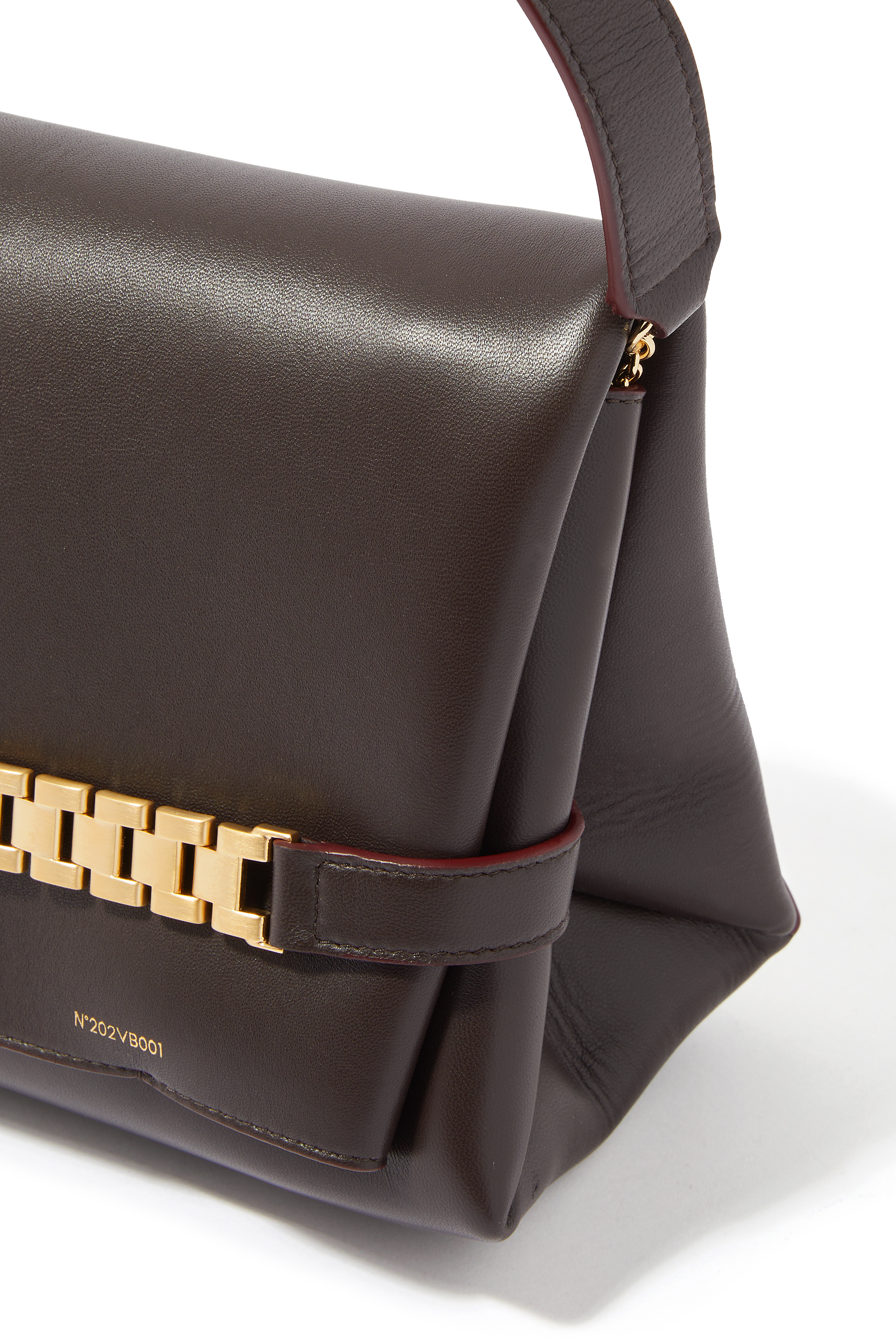 حقيبة صغيرة بحمالة وسلسلة