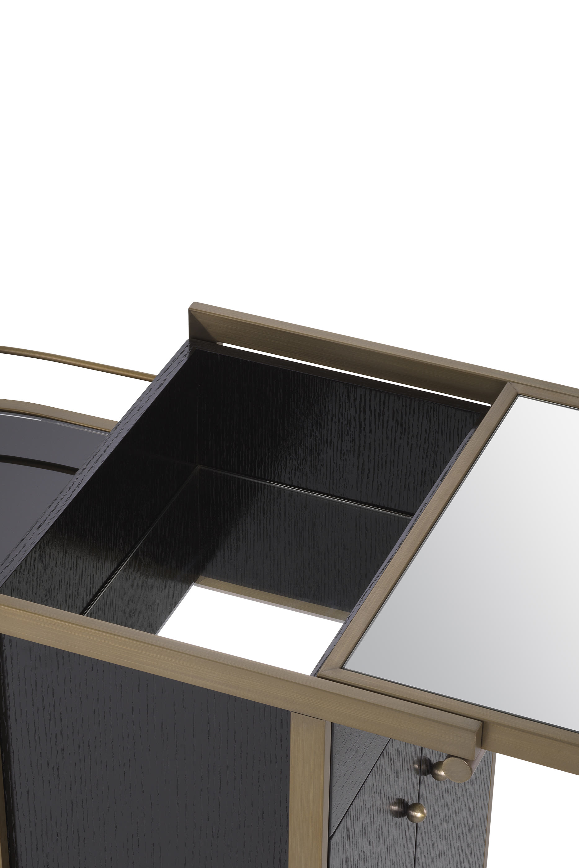 عربة ضيافة بيليني بعجلات