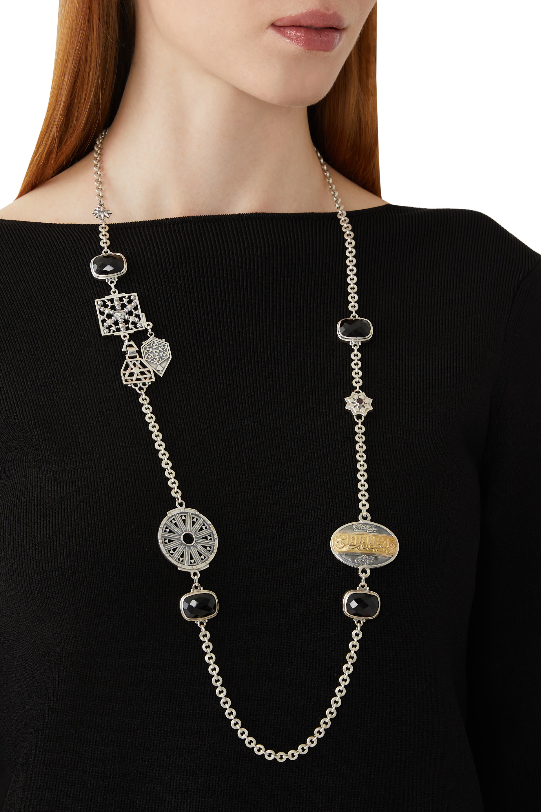 قلادة نور بي كايند مرصعة بالعقيق الأسود والغارنيت، فضة استرلينية وذهب أصفر عيار 18