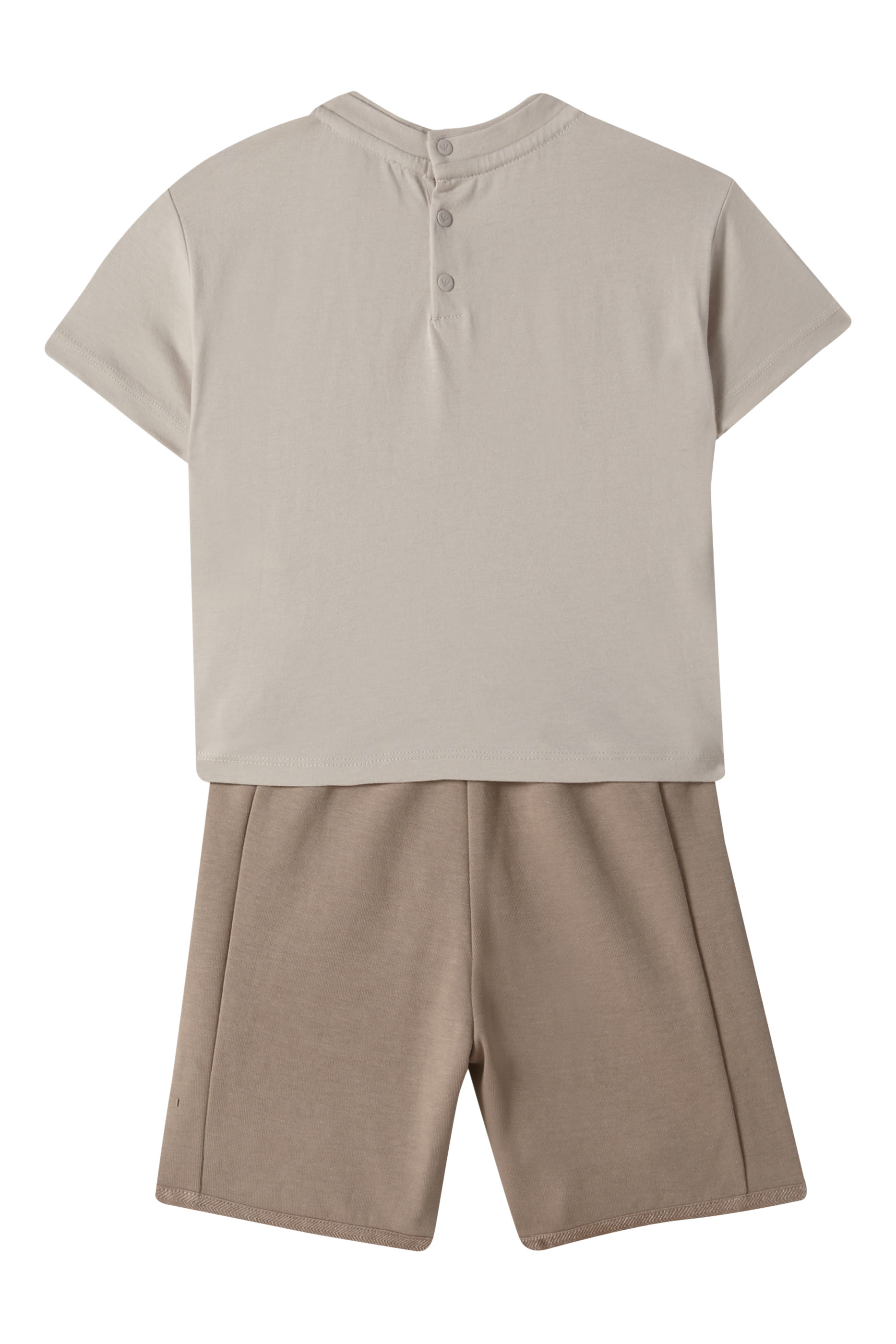 طقم تيشيرت وشورت بنقشة شعار الماركة بحجم صغير للأطفال