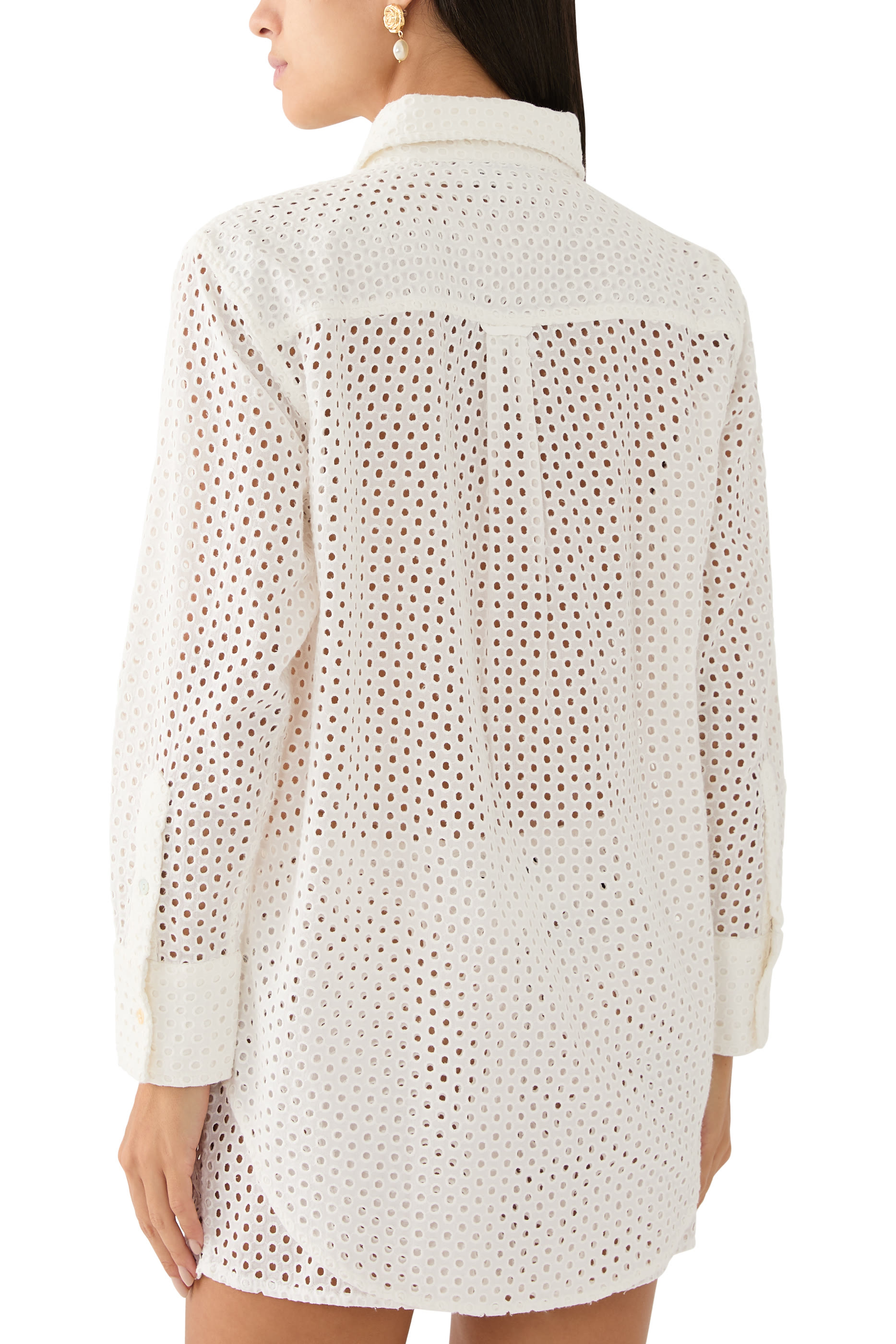 قميص برونتي بأكمام طويلة وتطريزات مفرغة