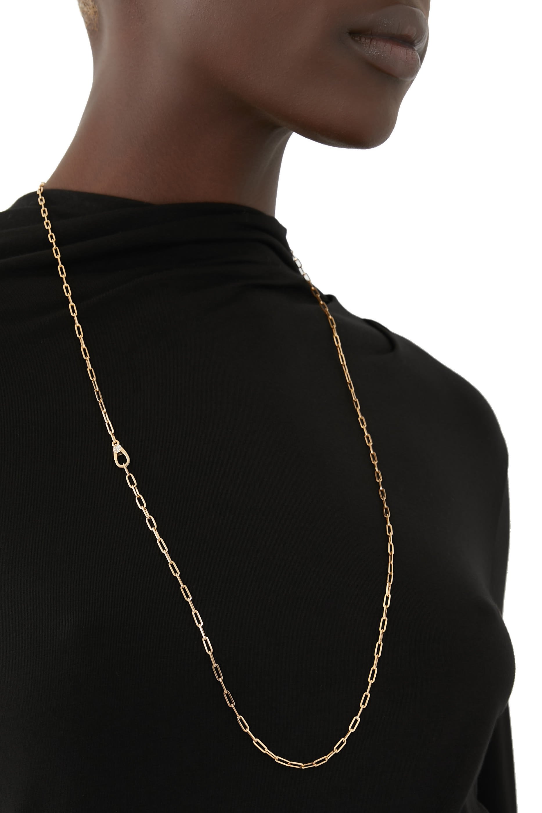 قلادة بدلاية مشبك ورق