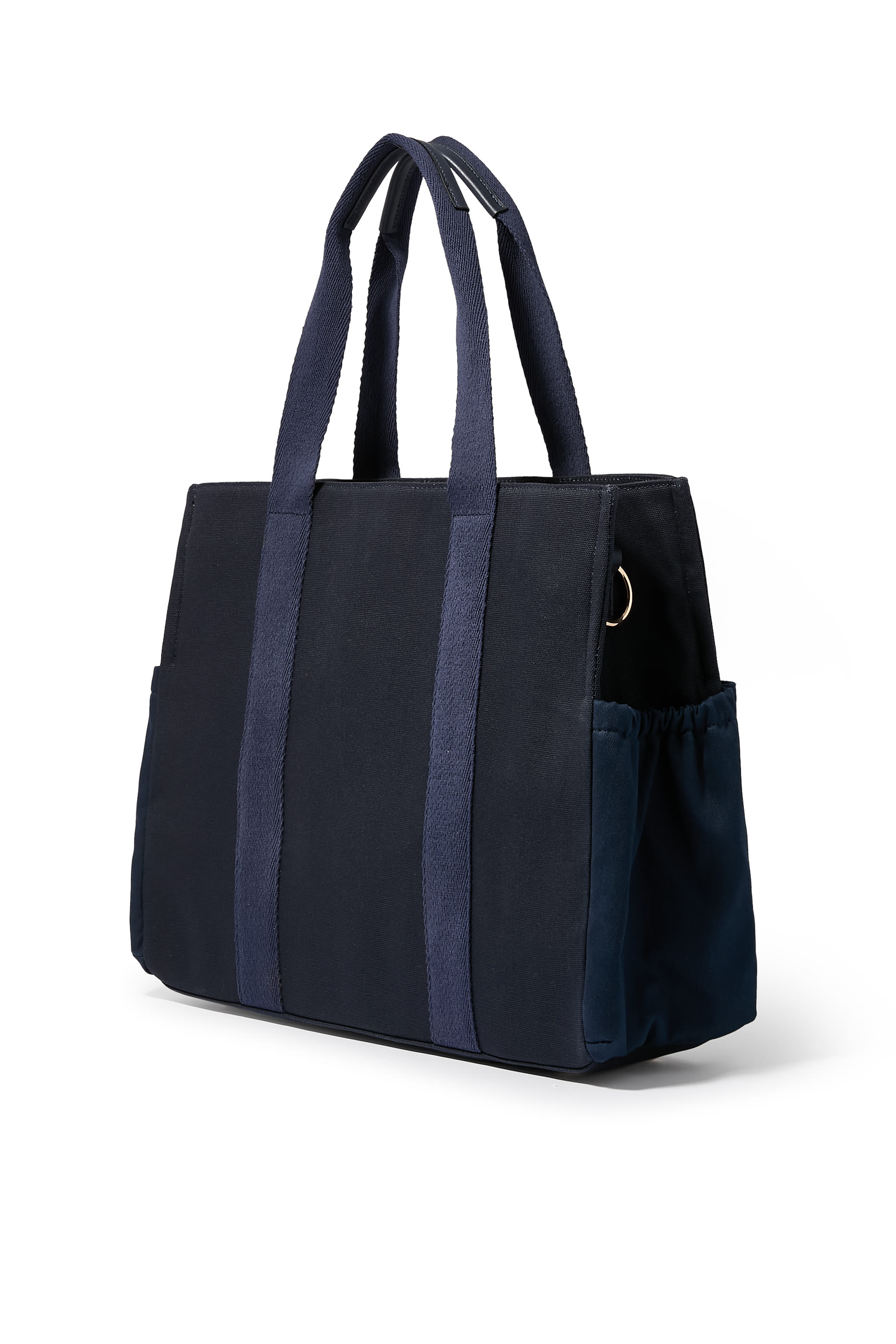  حقيبة مستلزمات أطفال مزينة بشعار الماركة