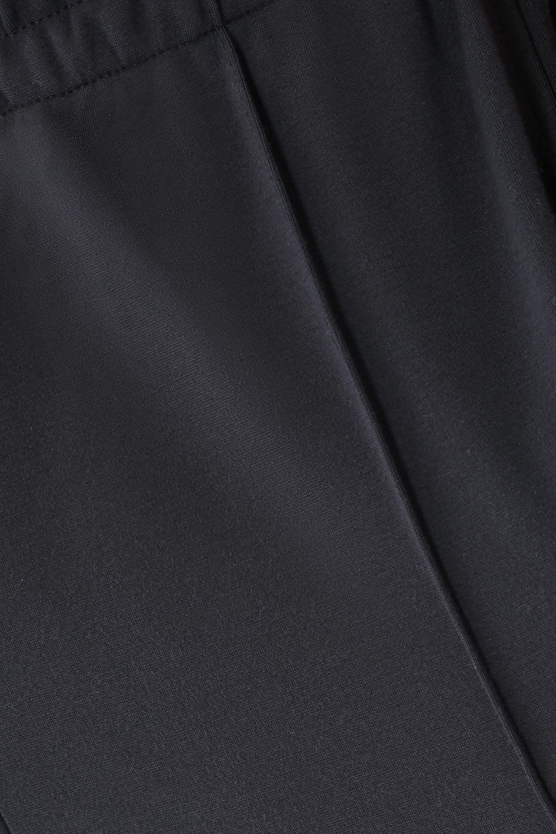 بنطال بقصة ساق مستقيمة