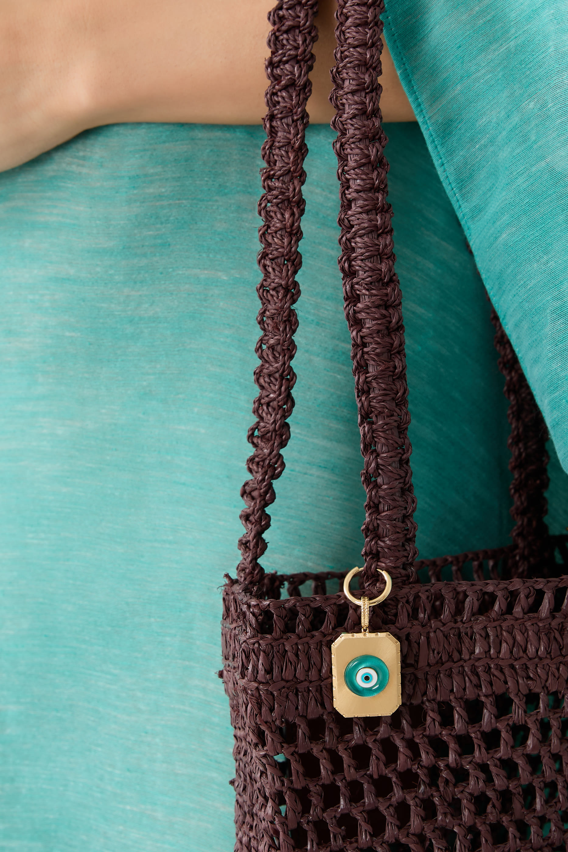 حلية بتصميم عين حسود لامعة مزينة بمينا، ذهب أصفر عيار 18