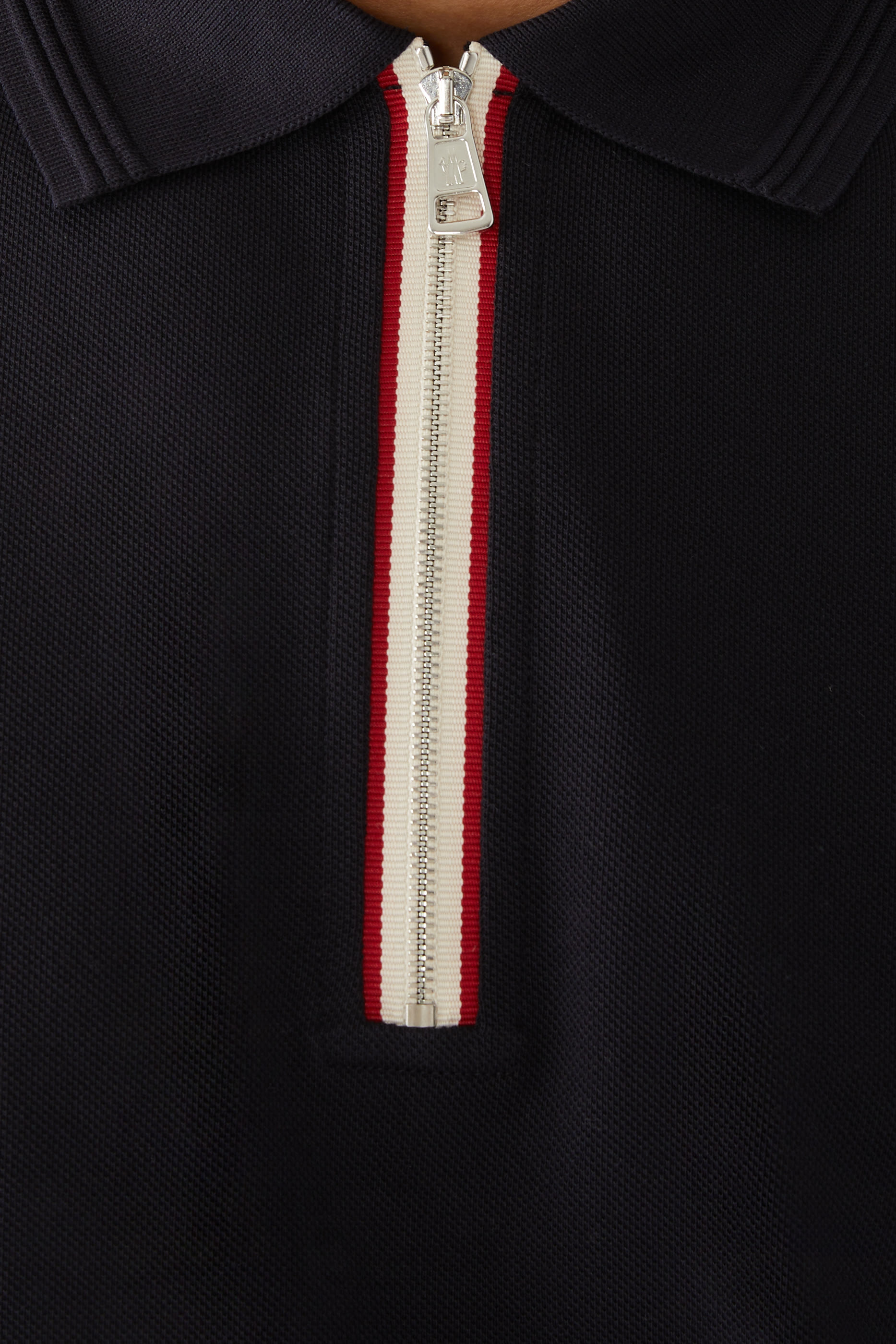 قميص بولو بأكمام قصيرة