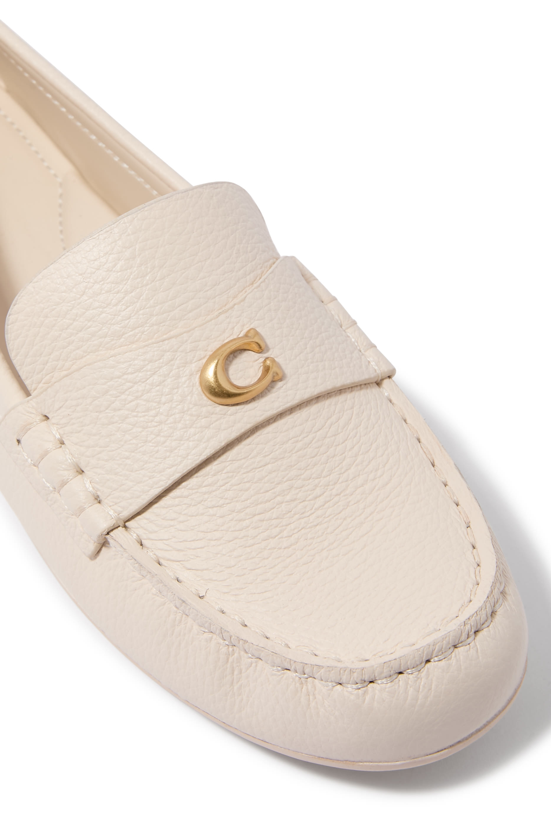 حذاء درايفر مزين بحلية شعار الماركة