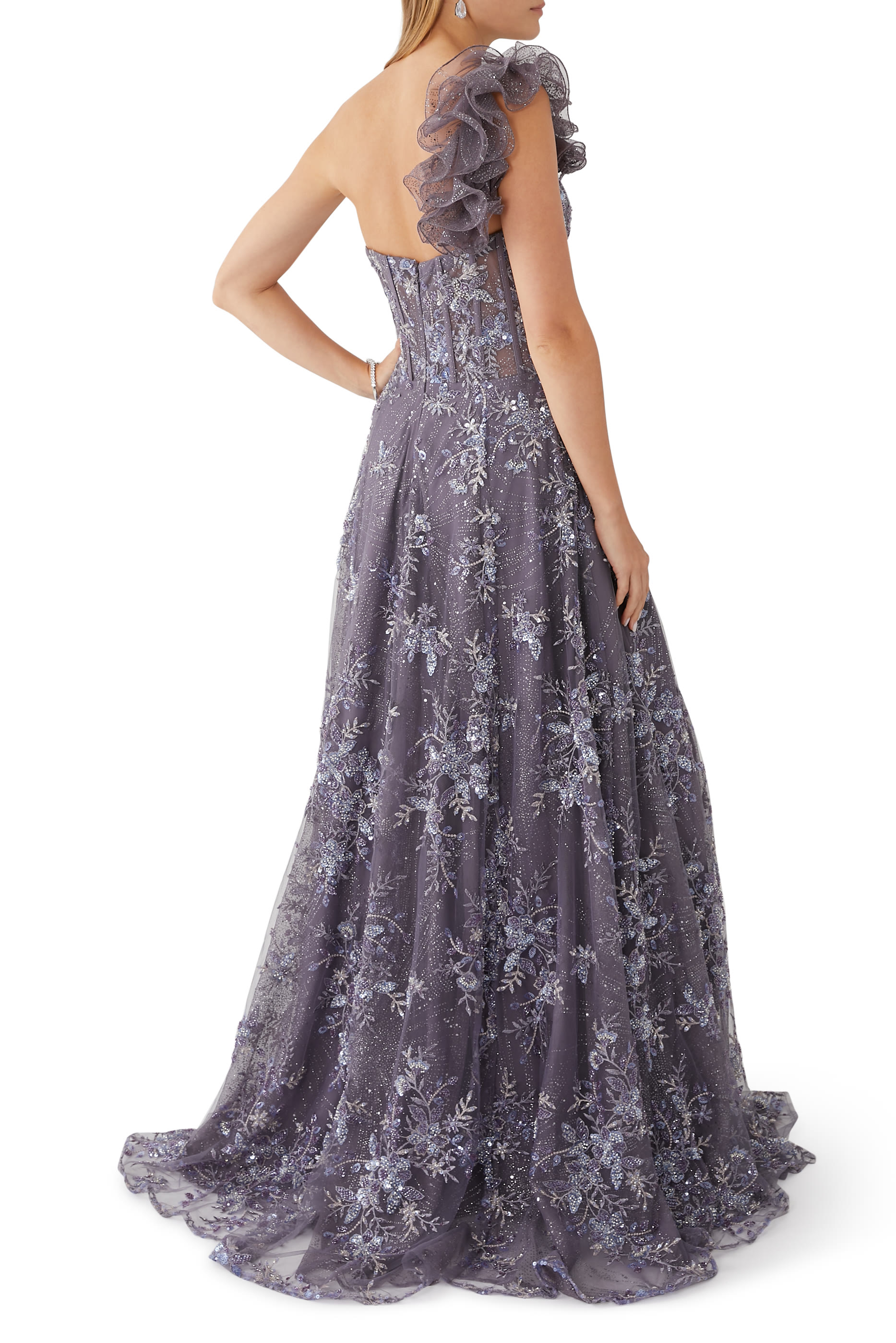 فستان سهرة بكتف مكشوف