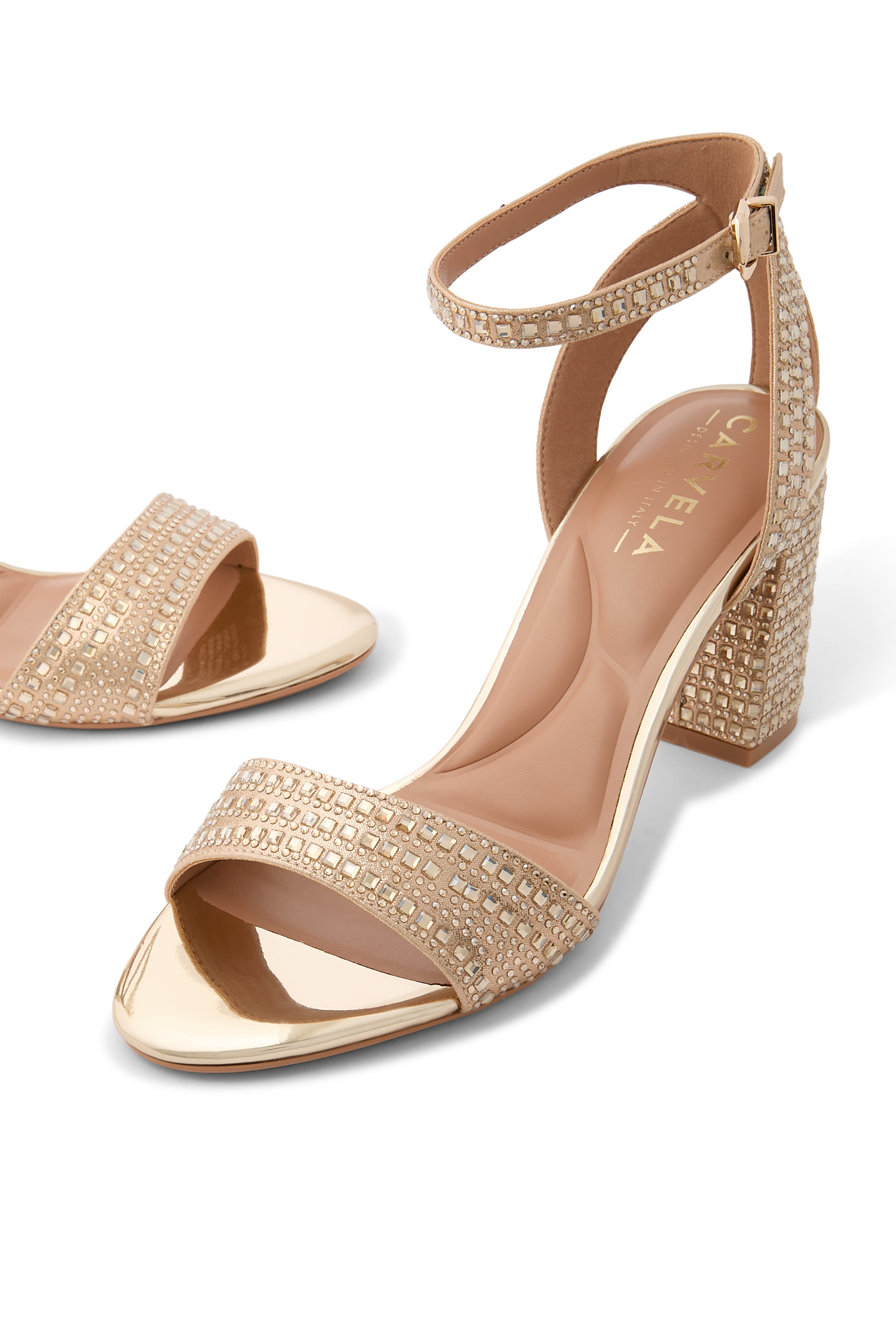 حذاء كارفيلا كياني بكعب عريض