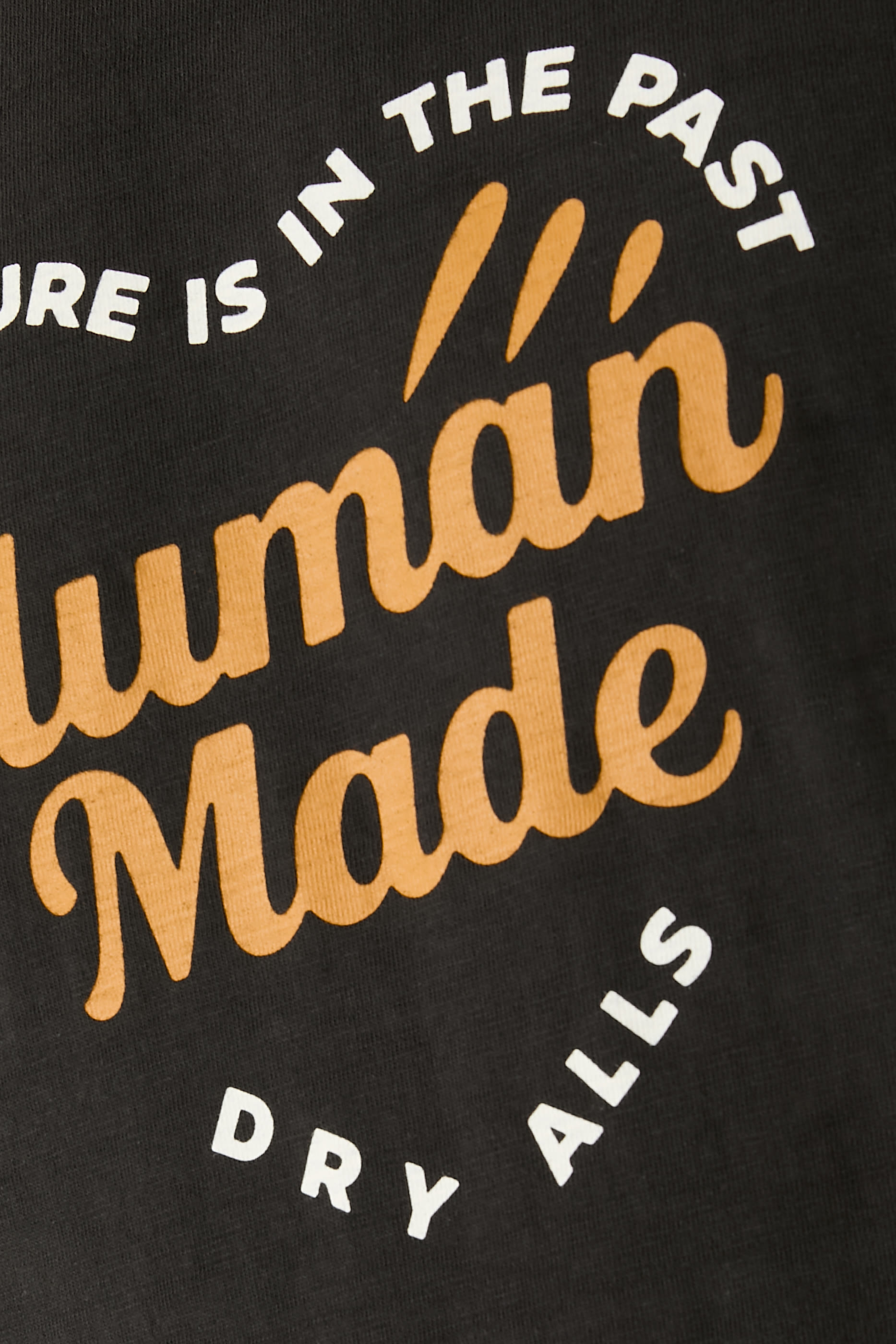 تيشيرت بطبعة غرافيكية