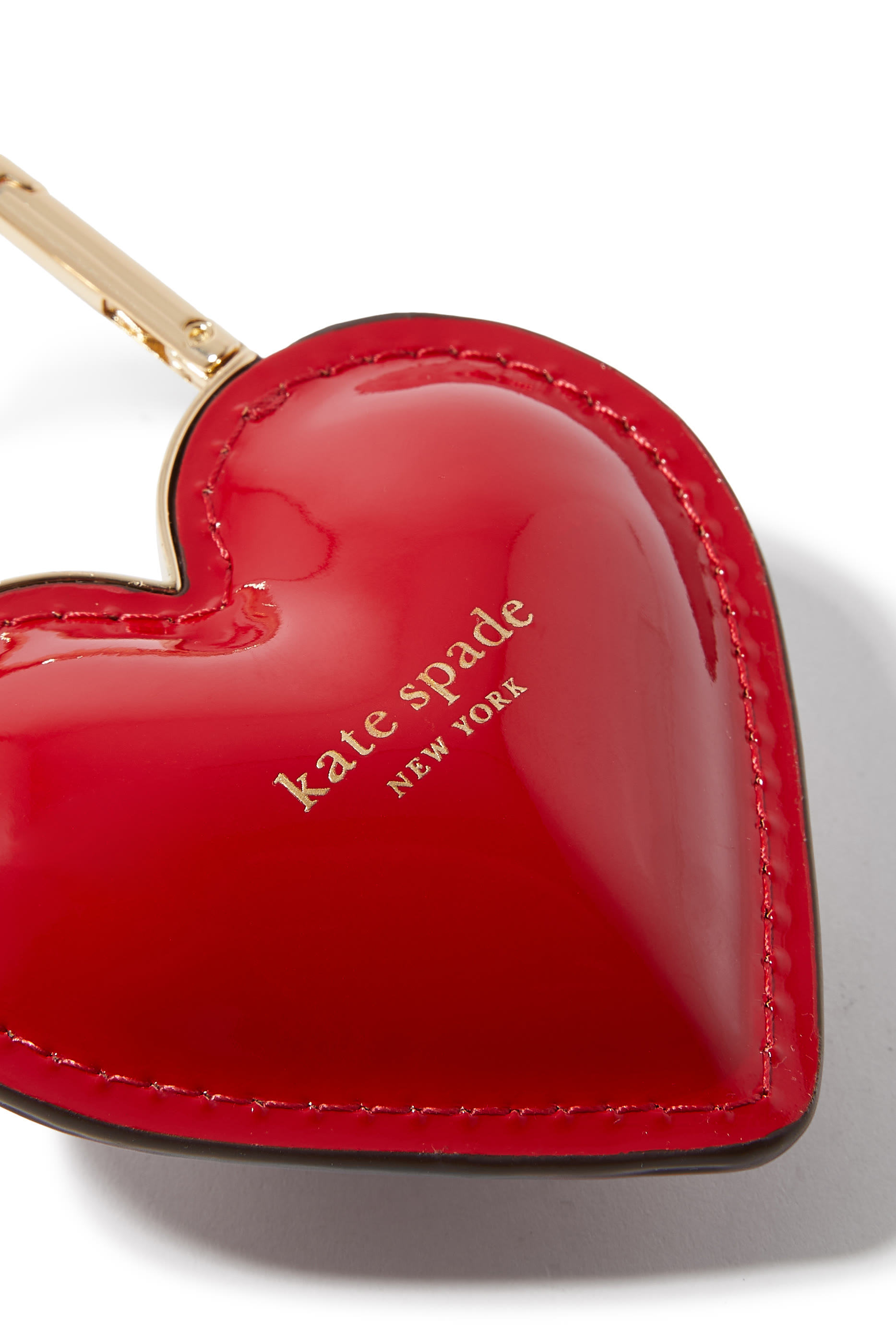 حلية حقيبة بتصميم قلب بشعار الماركة