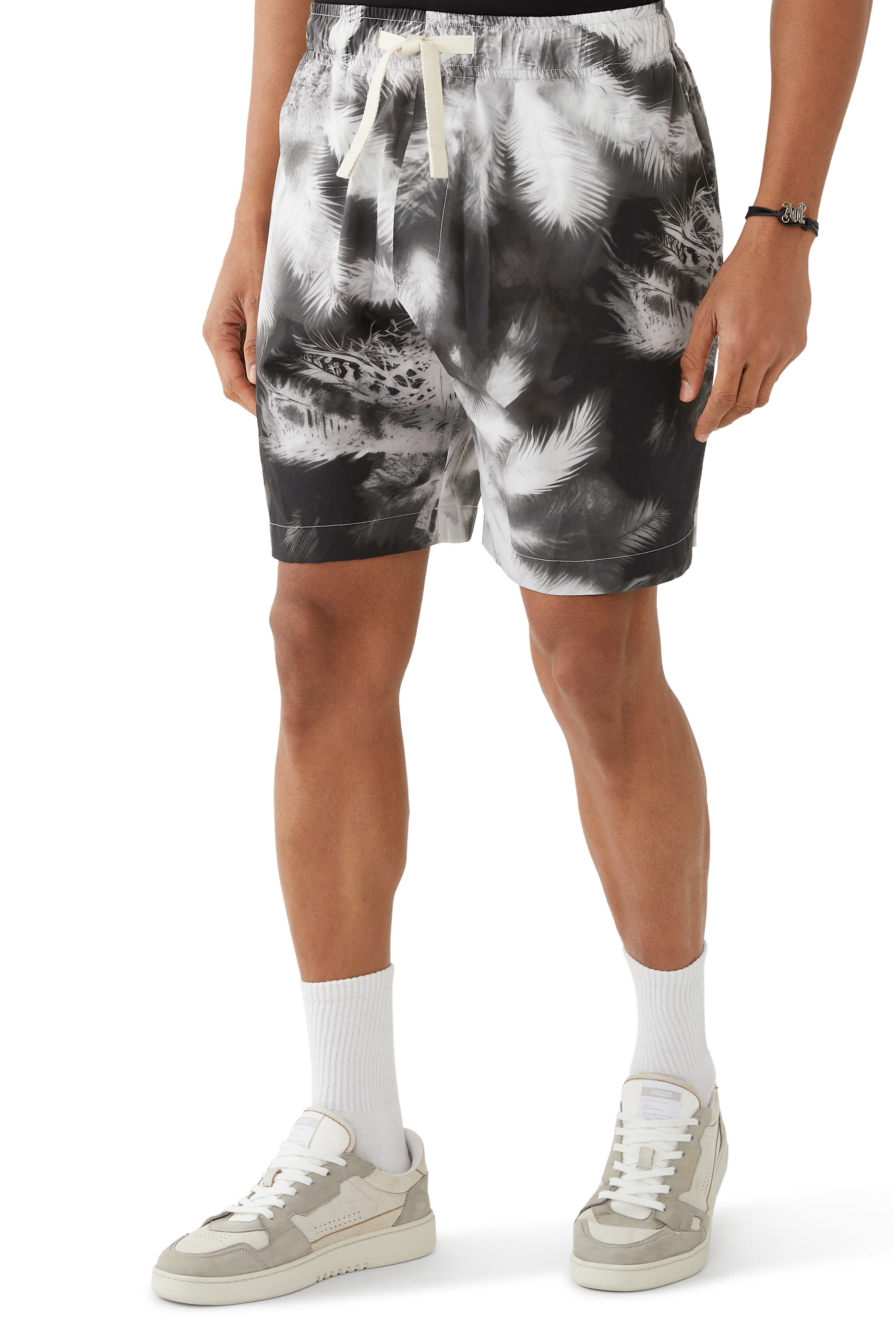 شورت بنقشة نخيل بلون أزرق