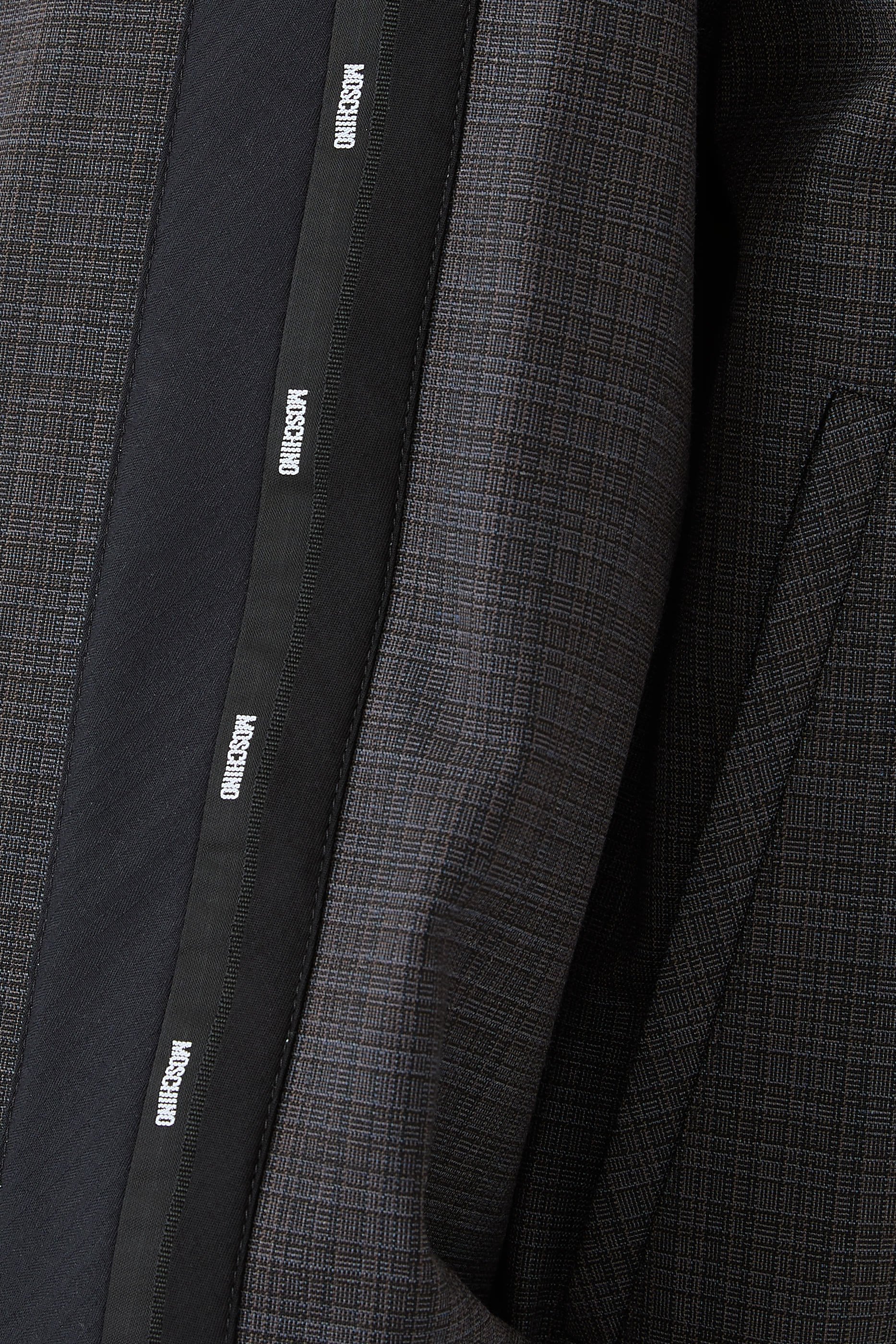 جاكيت بومبر بشعار الماركة