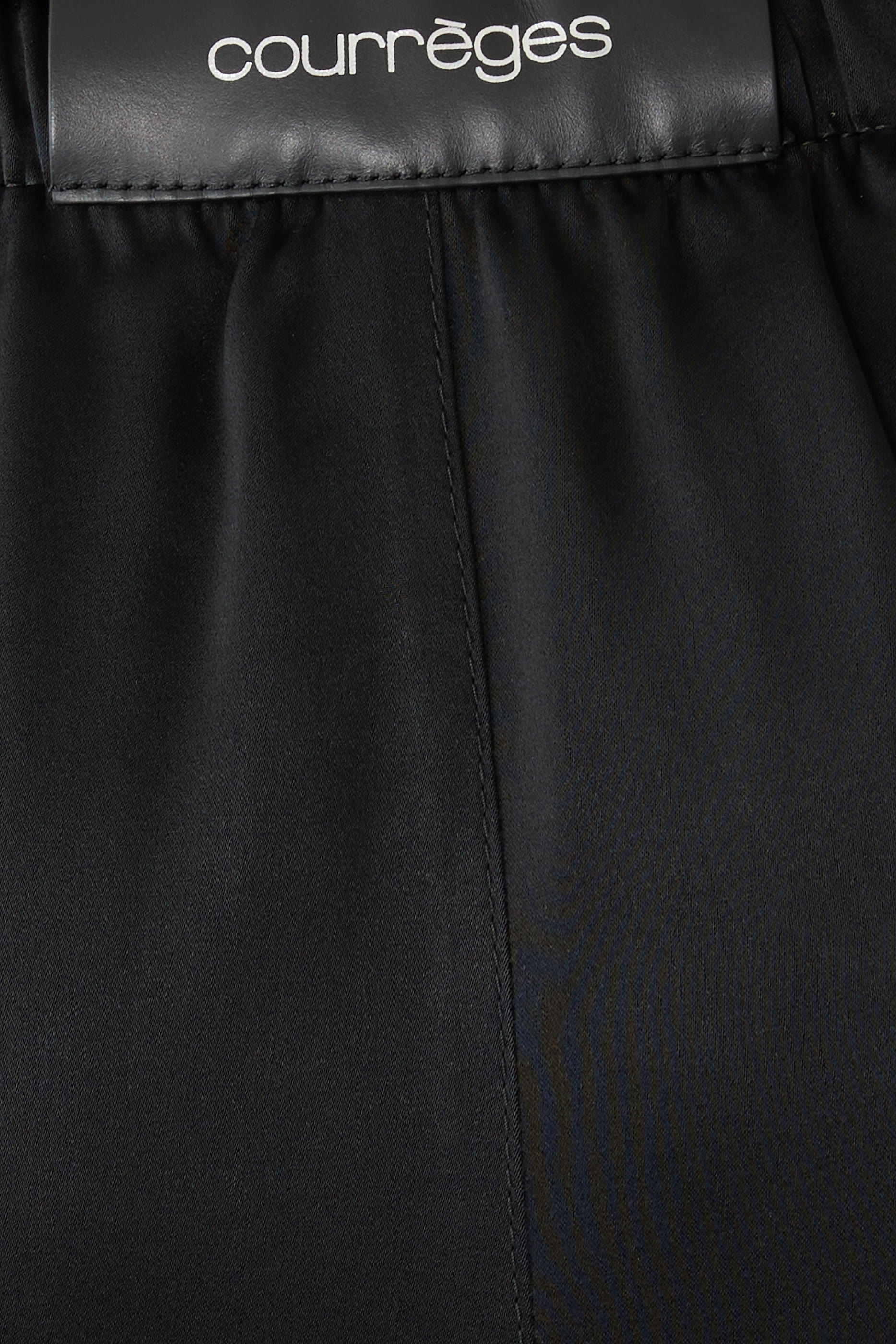 بنطال بقصة ساق واسعة وذيل ستان