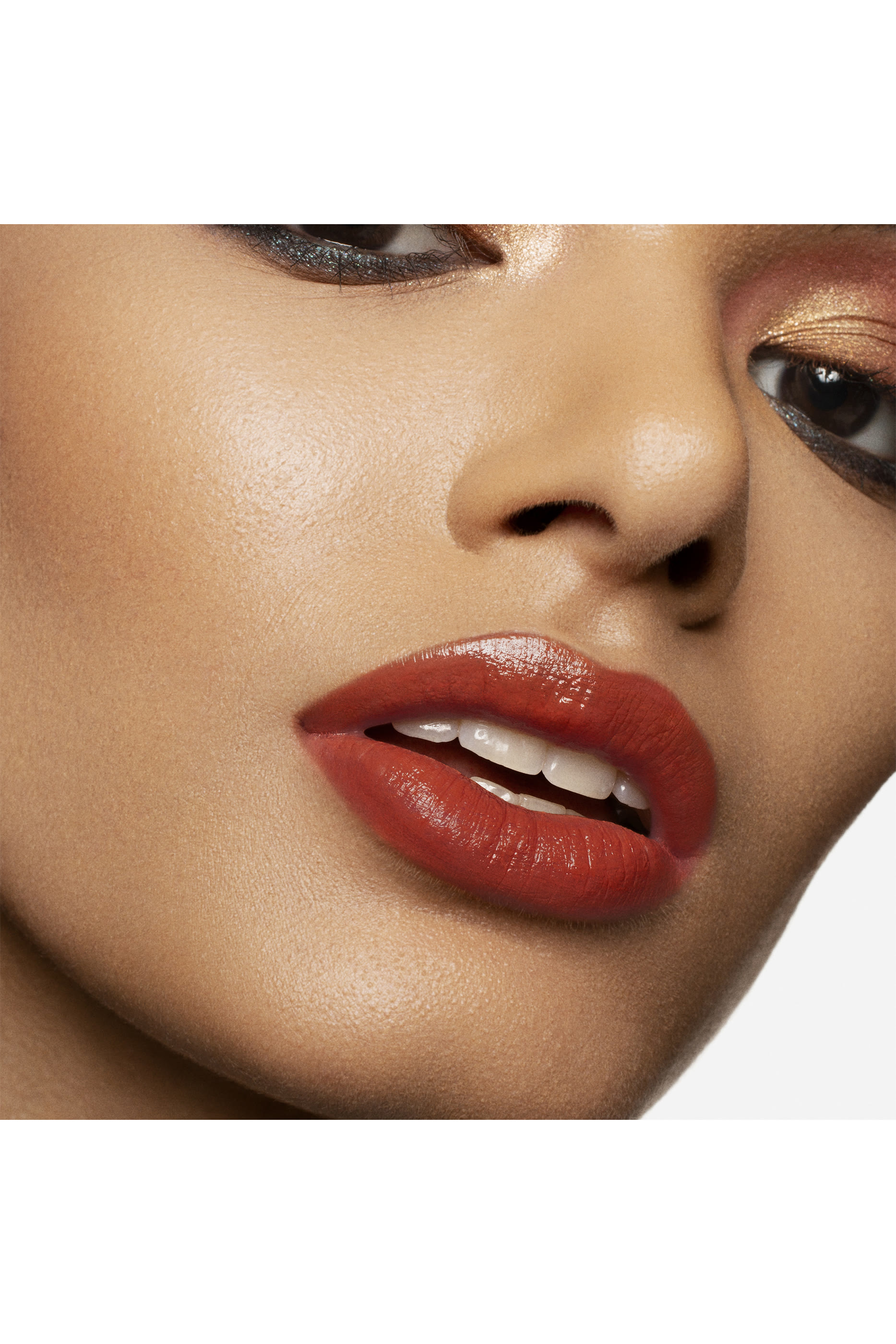 أحمر شفاه فينيل بتركيبة سائلة