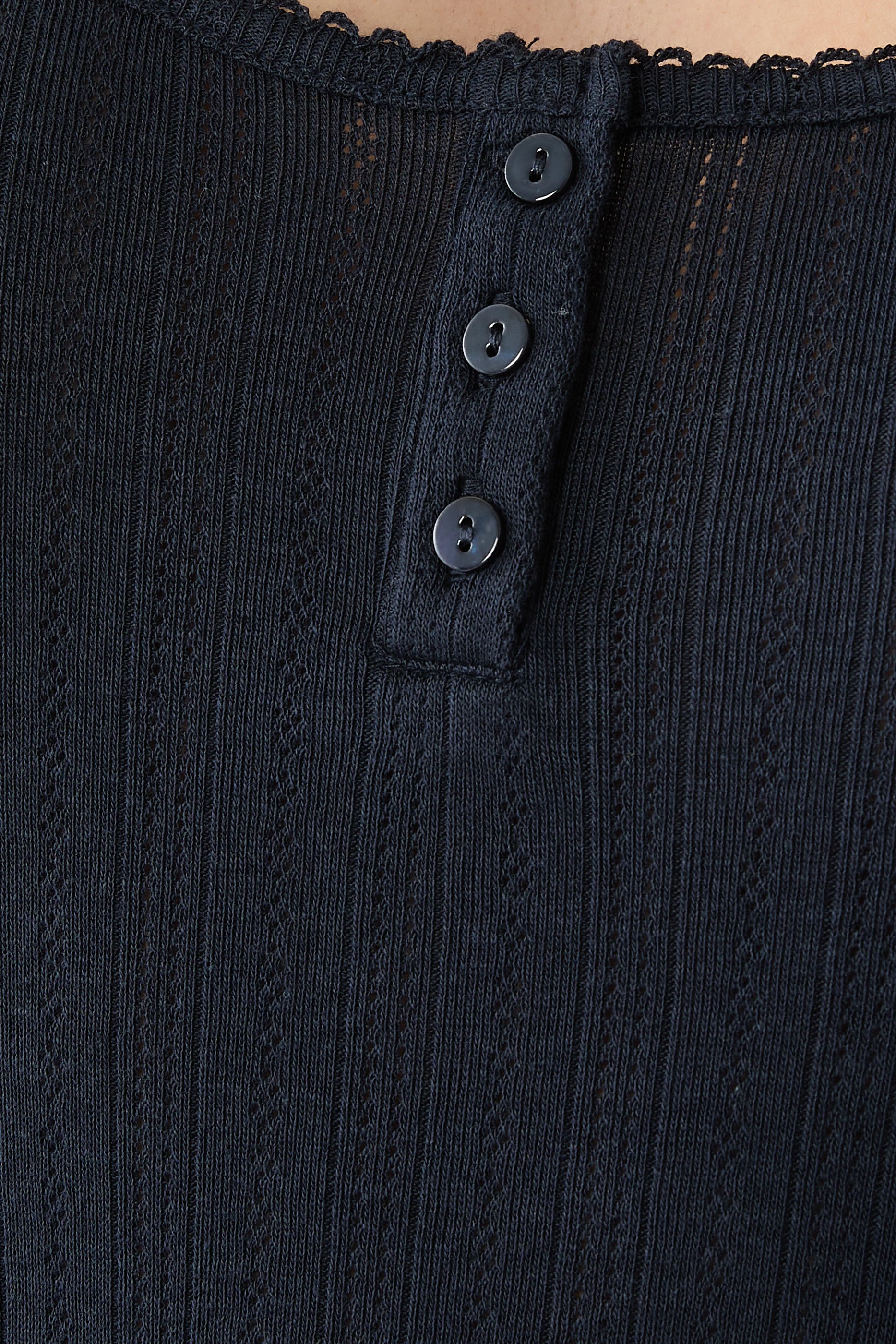 طقم بيجامة بوانتيل بياقة بحواف صدفية