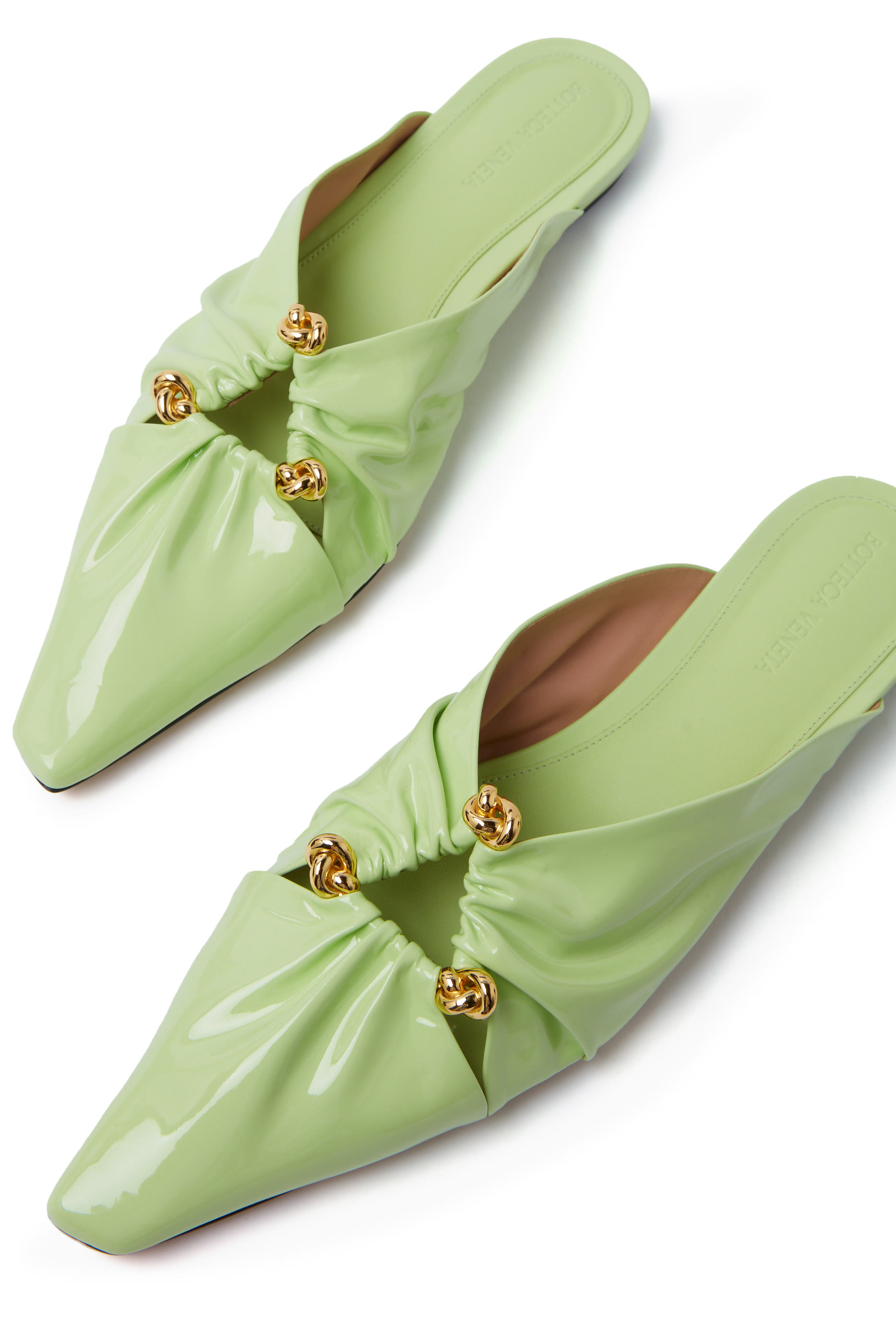 حذاء باني مفتوح من الخلف بكعب مسطح