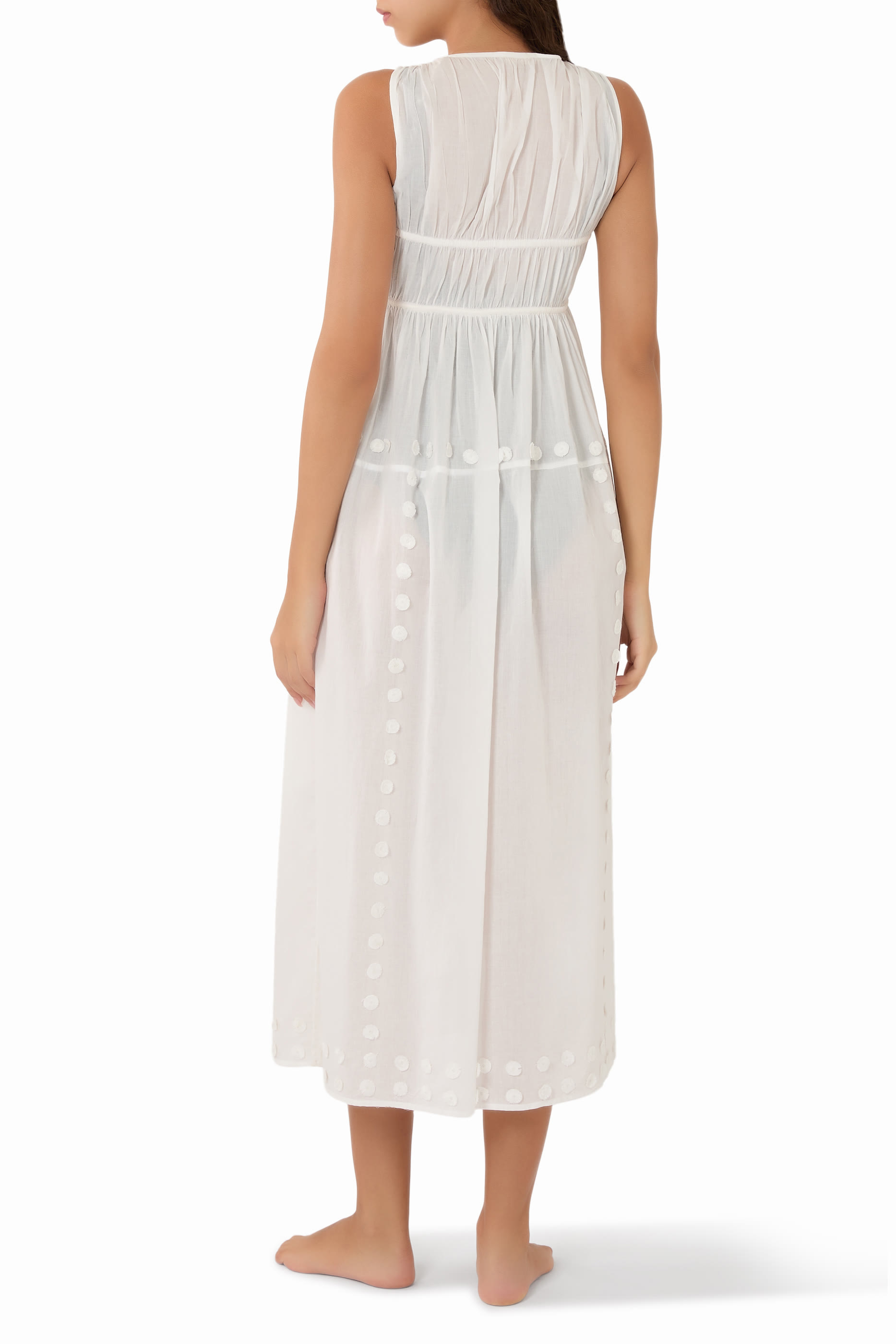 روب جيليان بتصميم فستان بلا أكمام