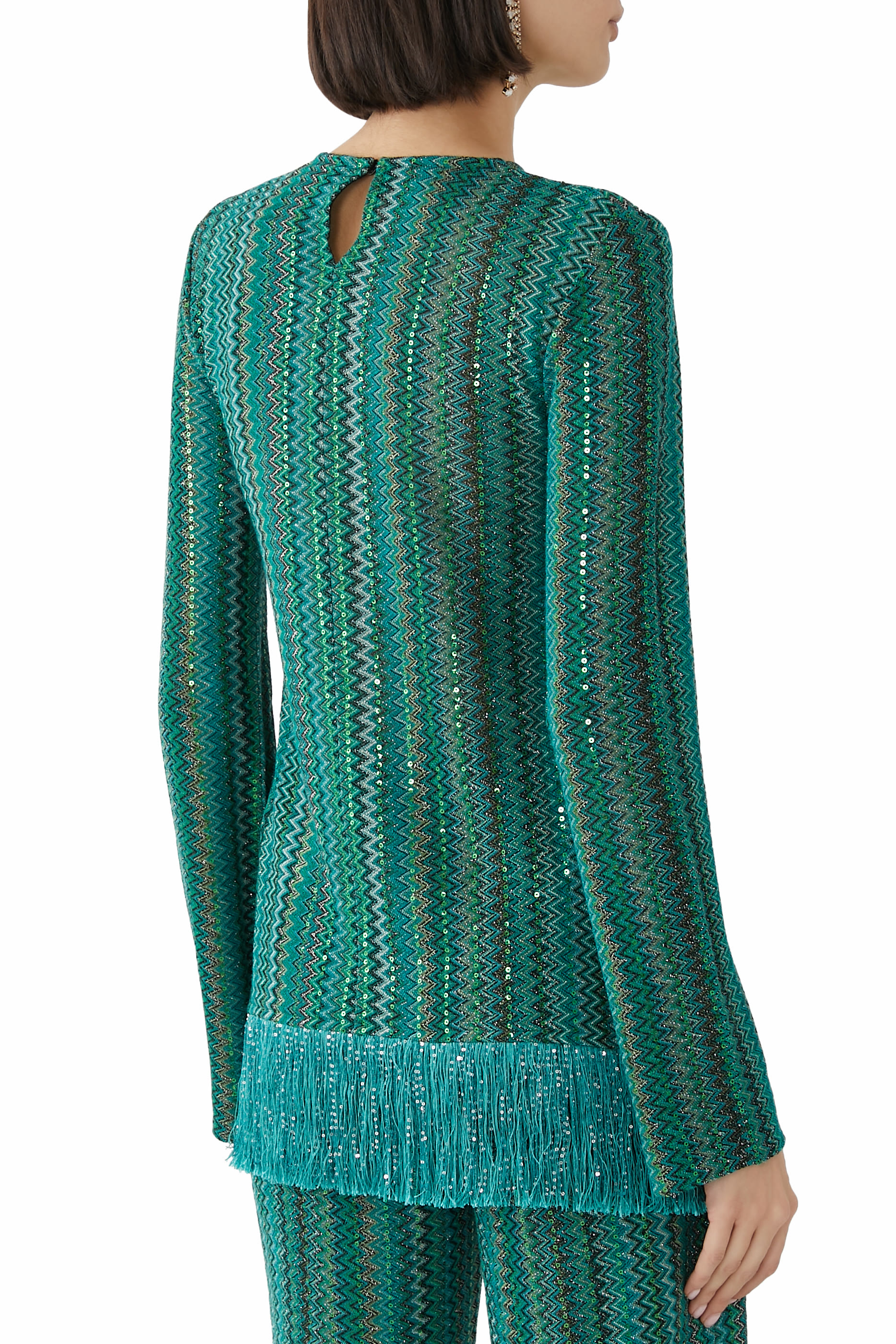 بلوزة بتصميم حصري غير متماثل بنقشة خطوط متعرجة مزينة بترتر وشراشيب راشيل