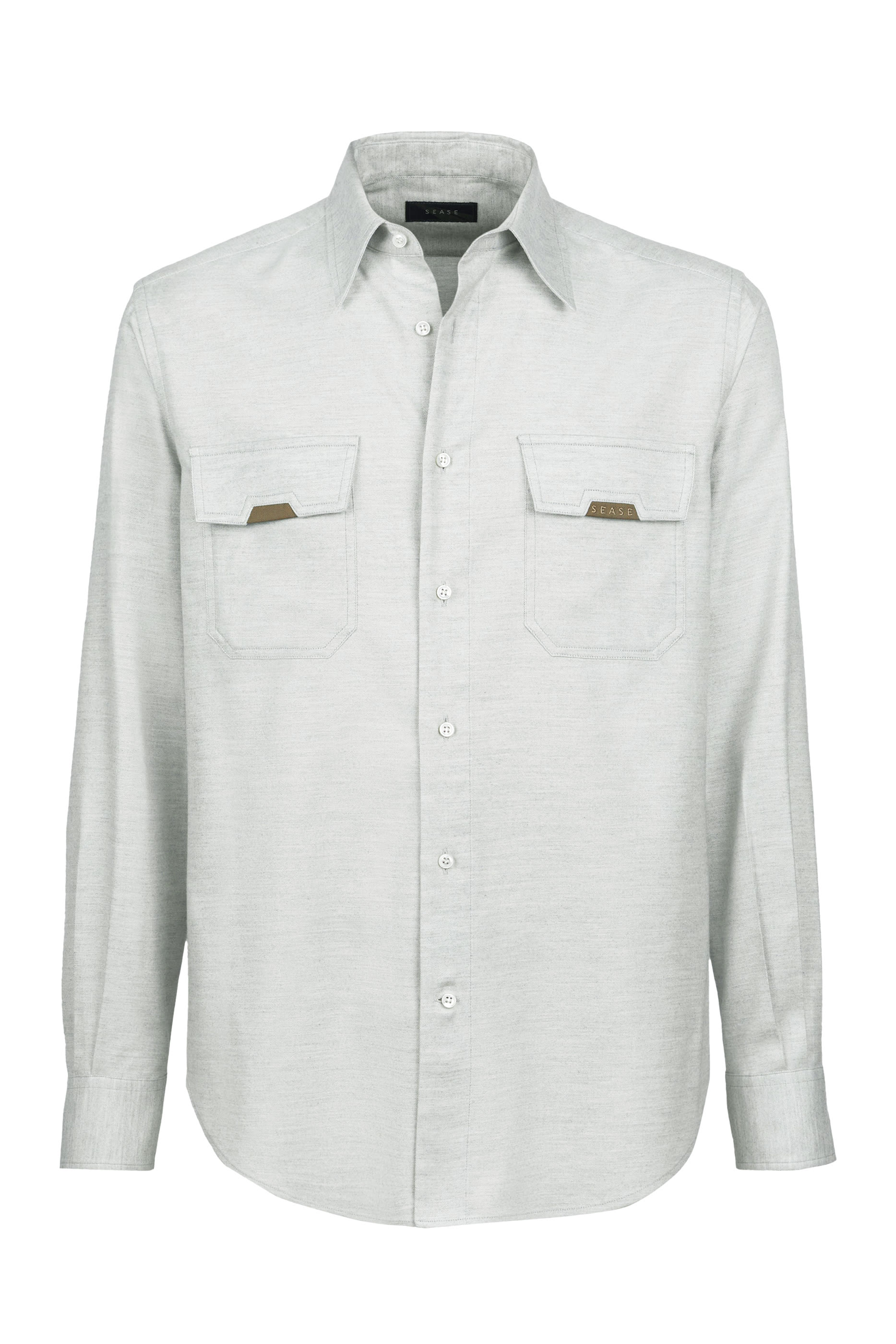 قميص بتصميم عسكري