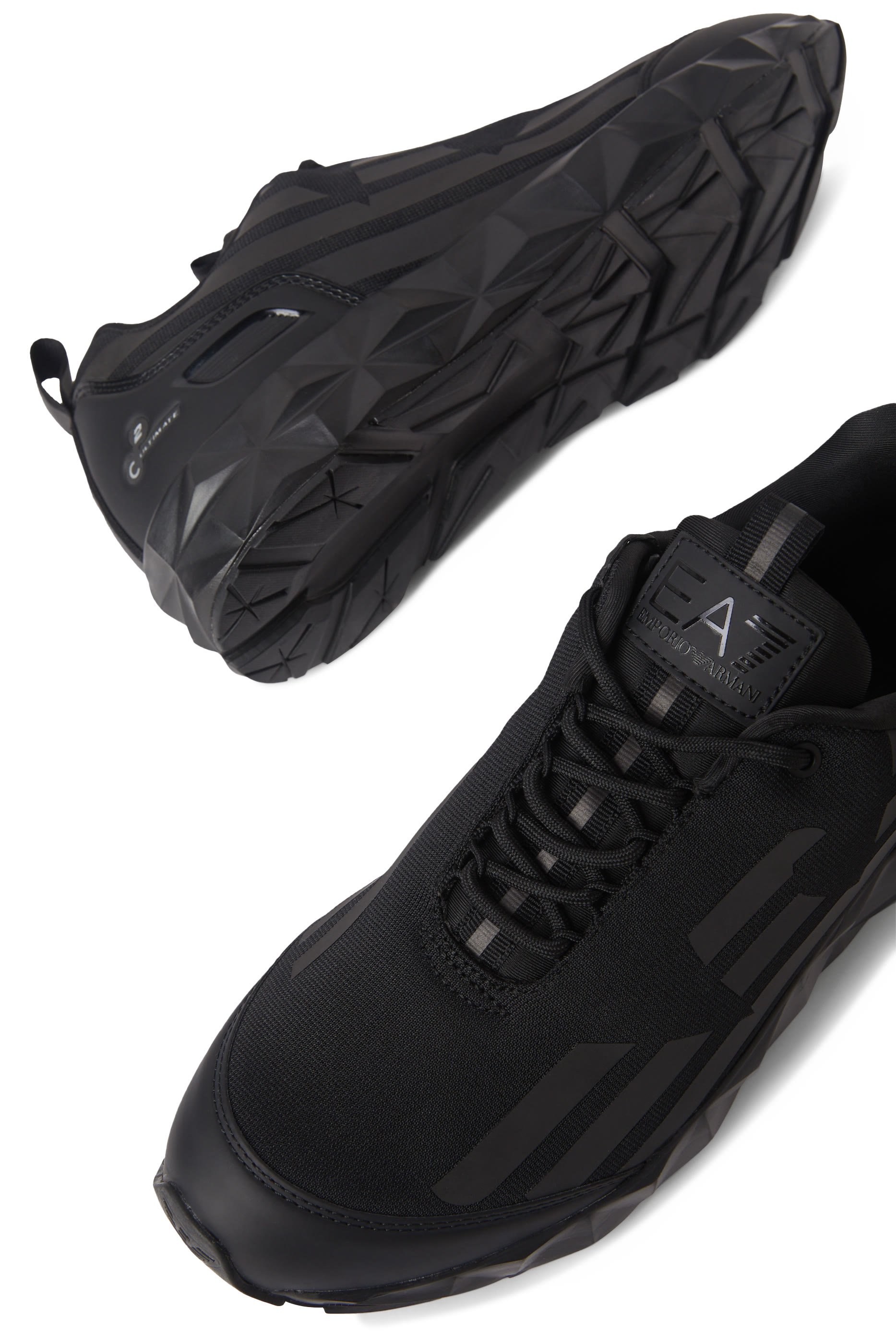 سنيكرز التيميت سي 2 كومبات بشعار الماركة