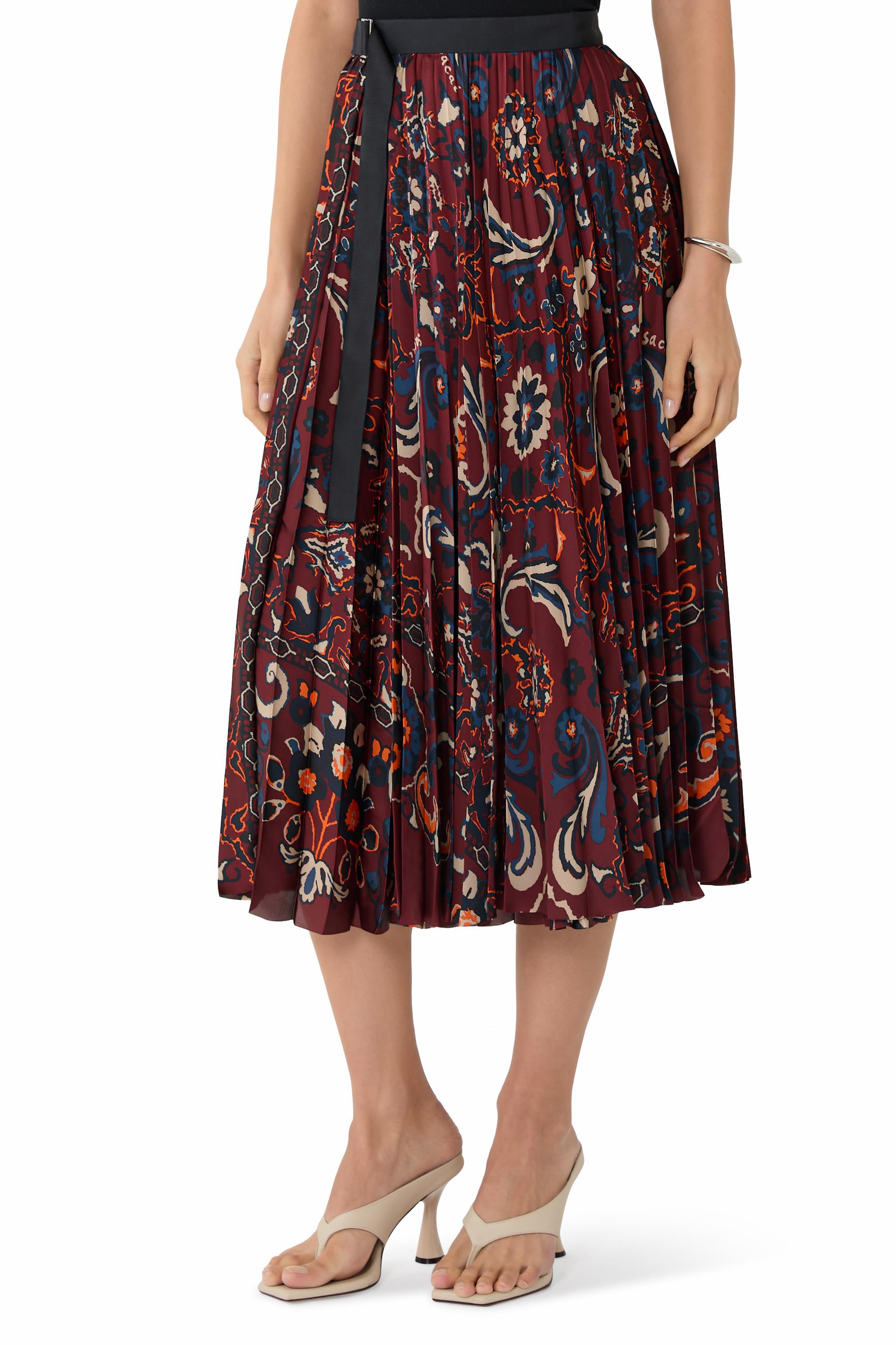 تنورة بنقشة أزهار