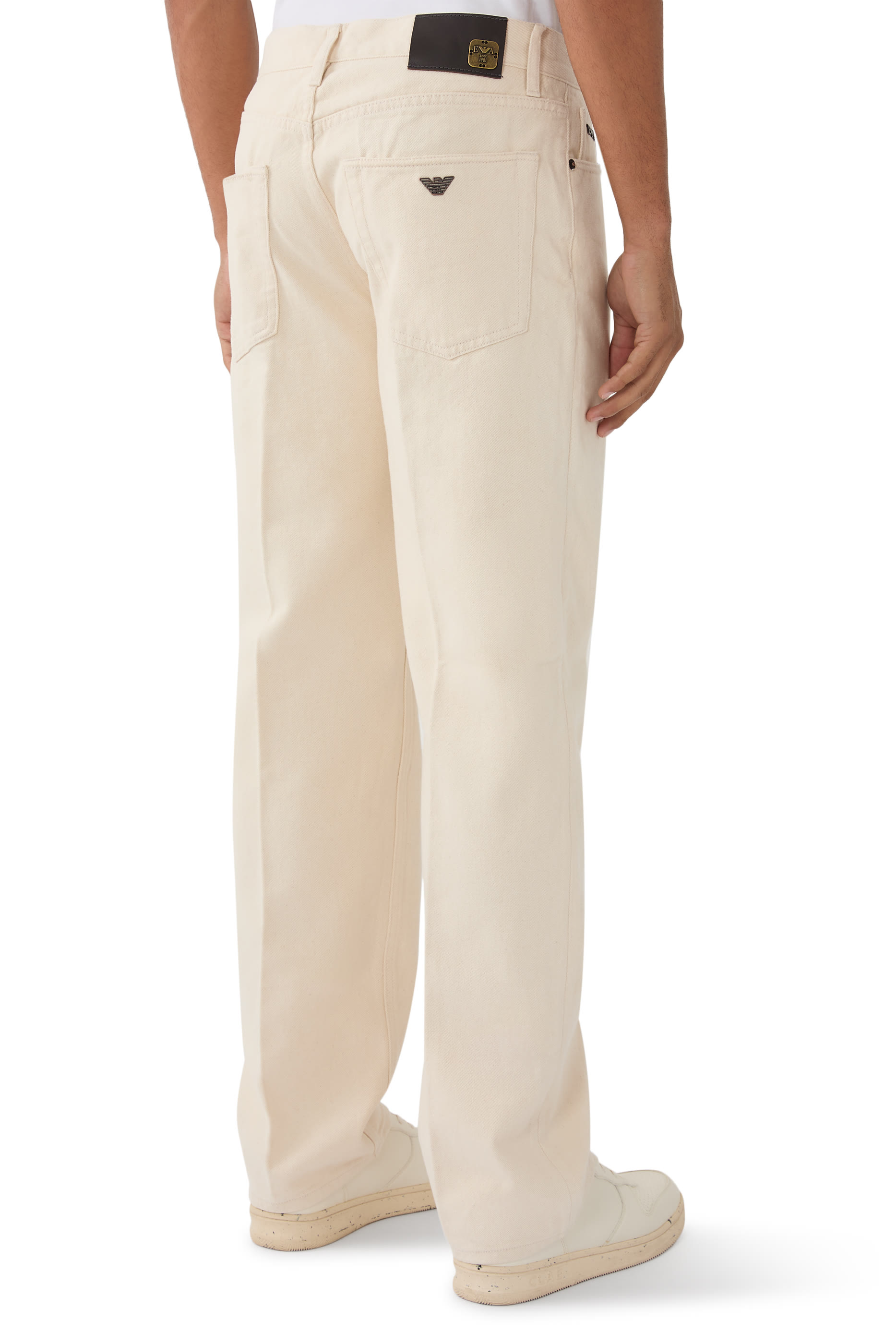 بنطال جينز بقصة ساق مستقيمة