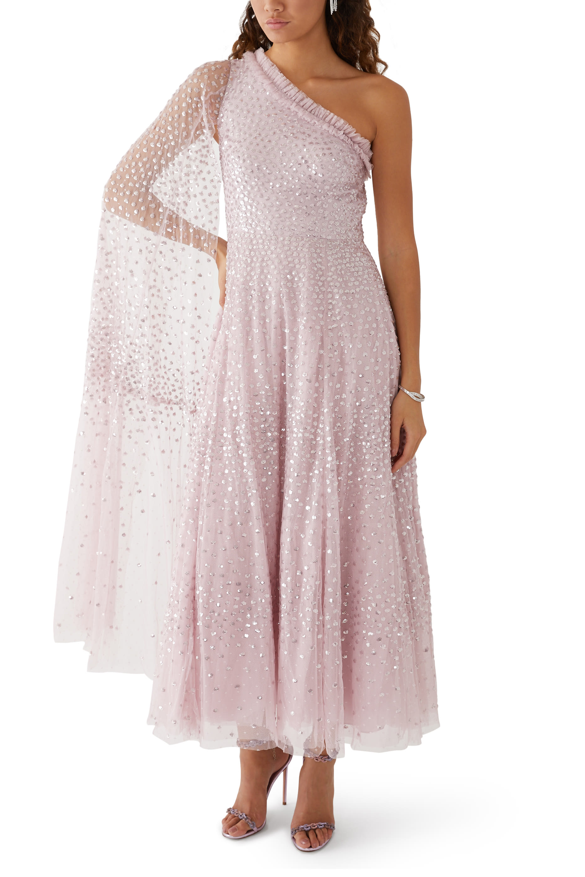 فستان طويل بطبعة نقاط مبعثرة وكتف واحد مكشوف