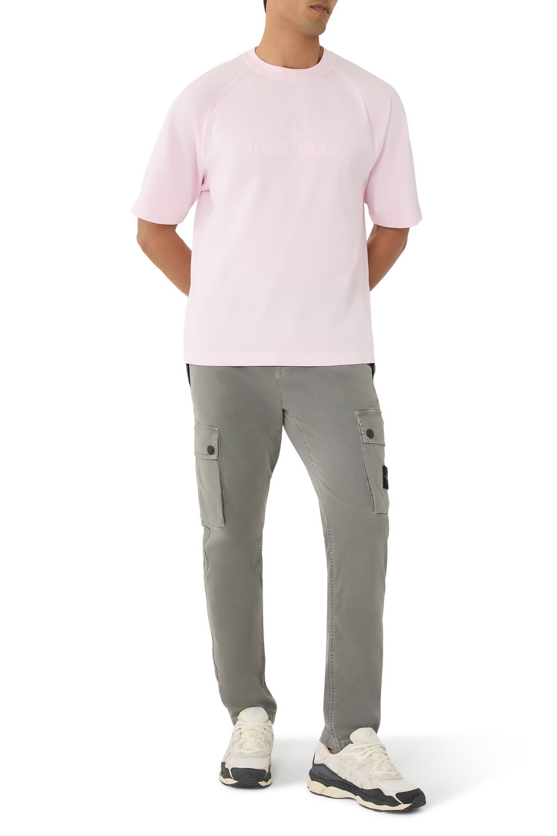 تيشيرت بقصة فضفاضة بأكمام قصيرة