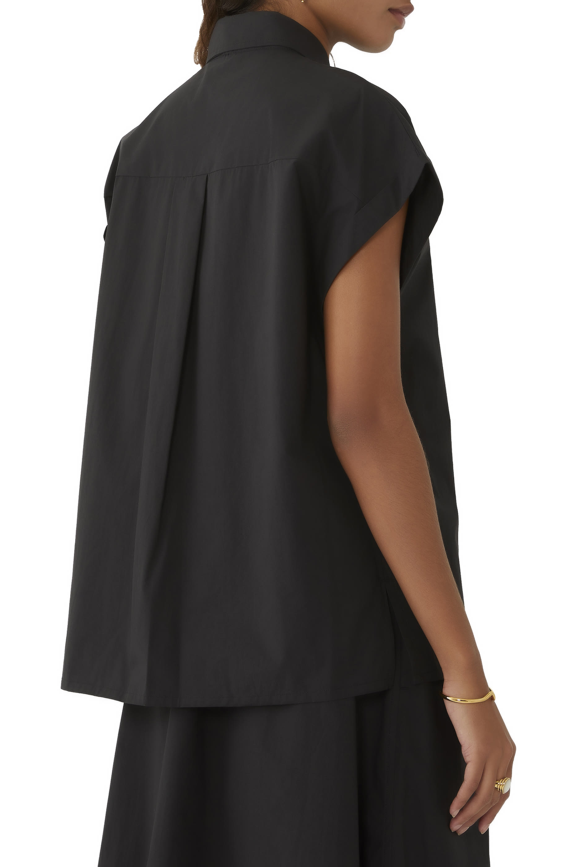 قميص مريح بلا أكمام