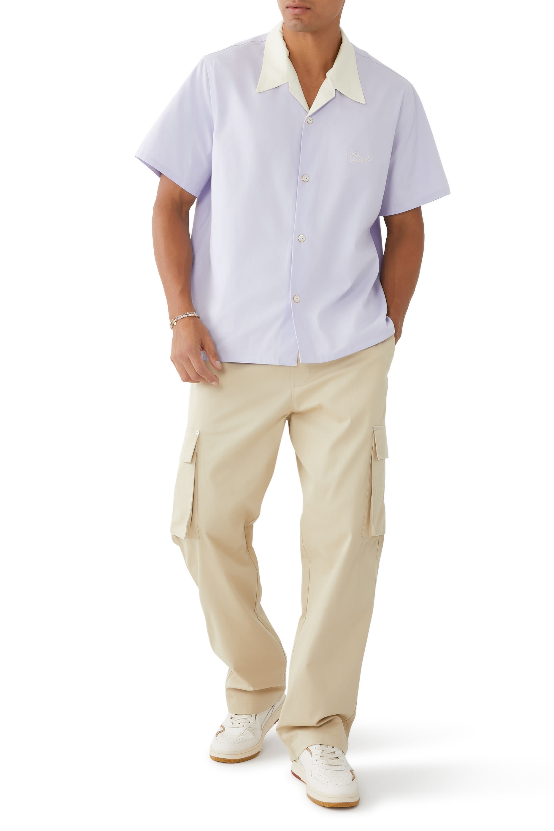 قميص بأكمام قصيرة