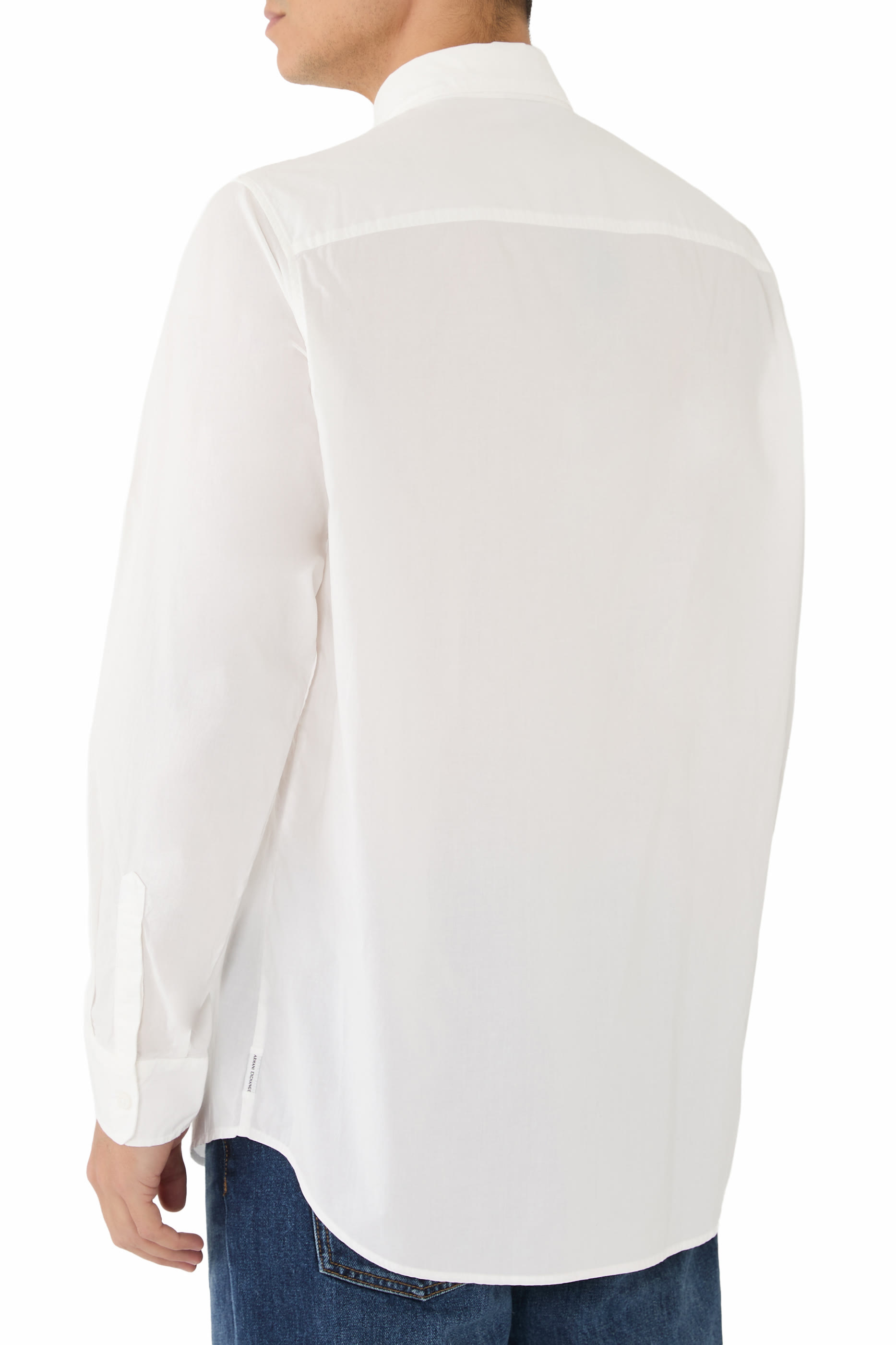 قميص بأكمام طويلة وشعار الماركة