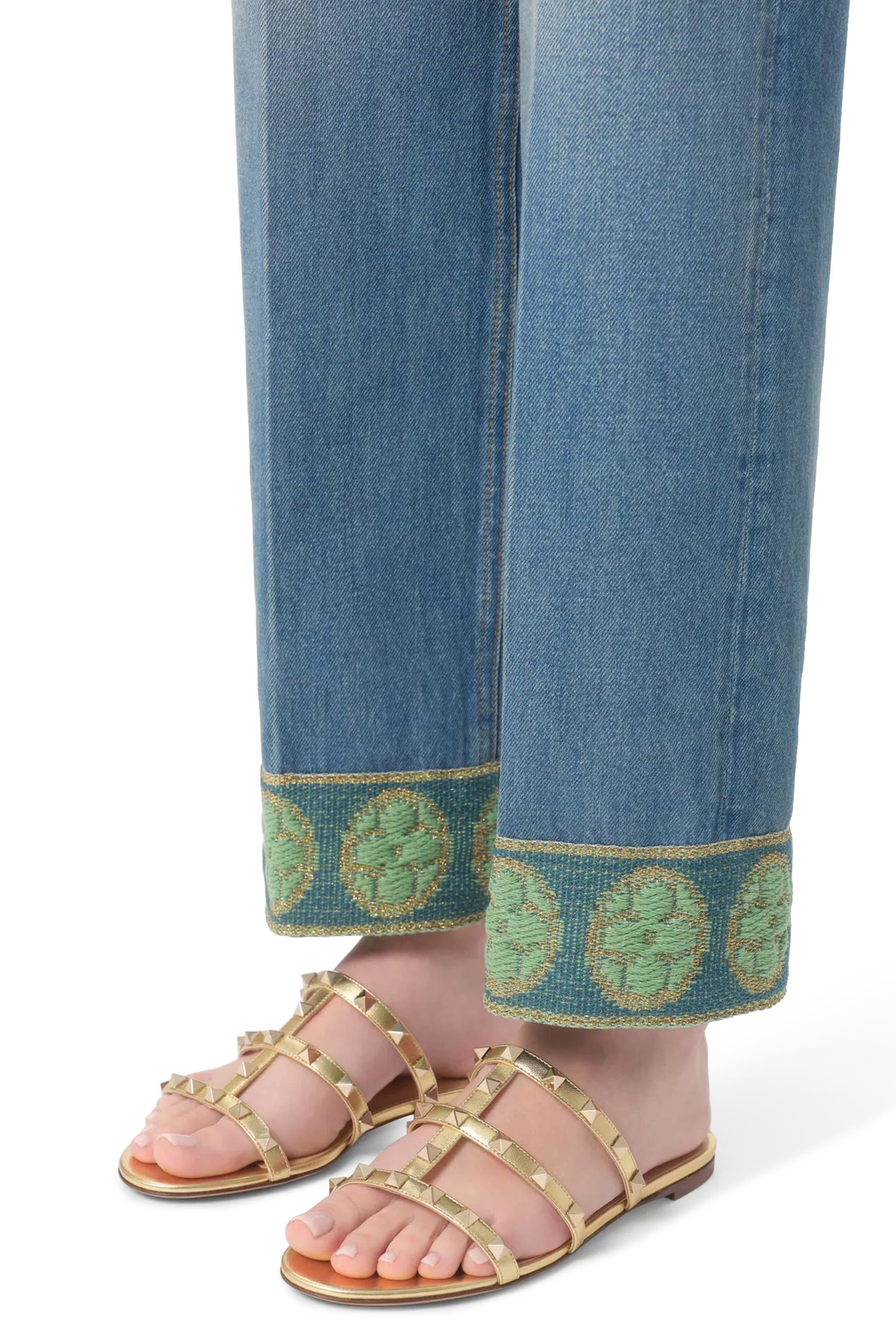 صندل بحلي هرمية وكعب مسطح