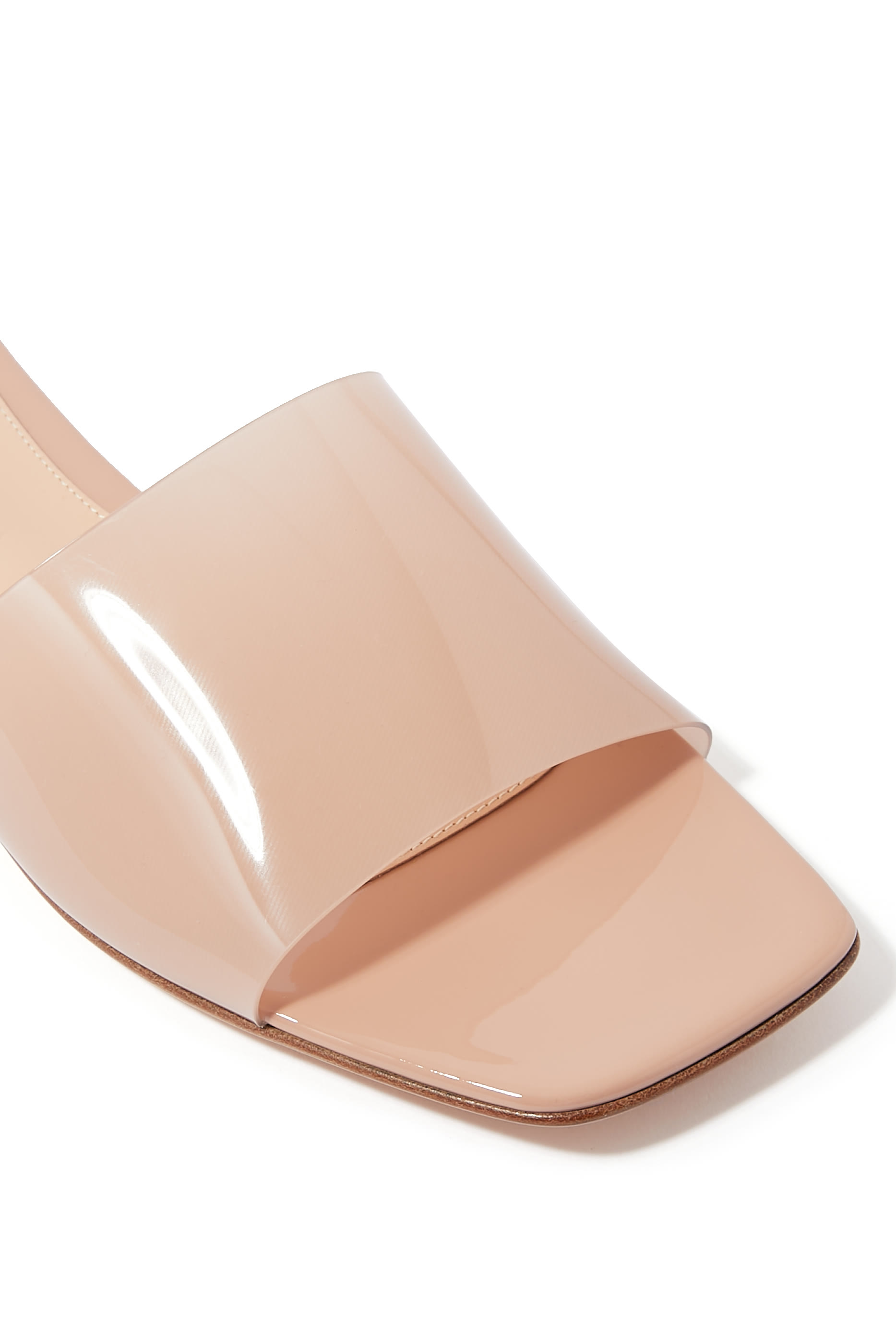 صندل شفاف كوزميك بنعل مسطح جلد