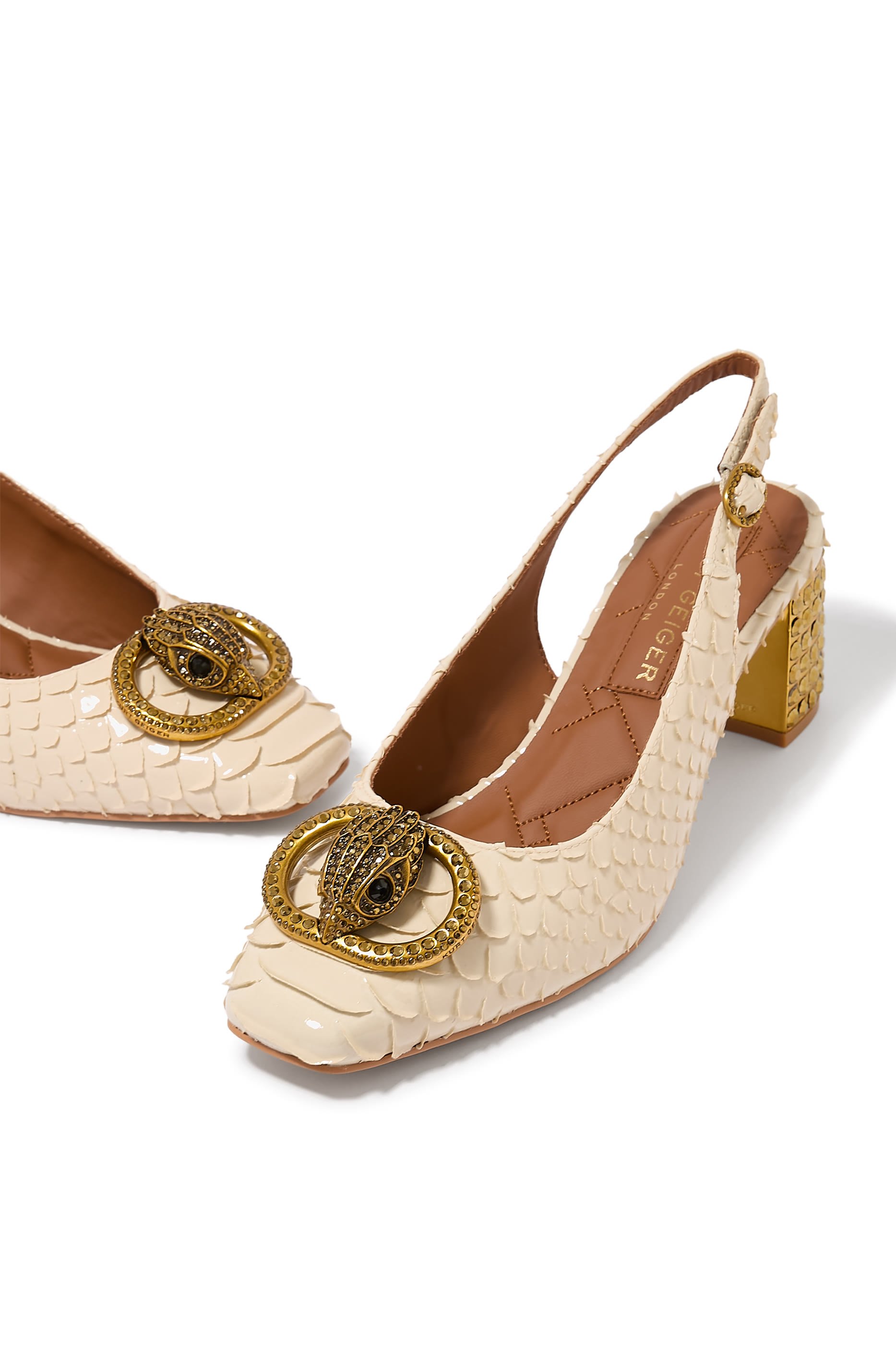 صندل تشيلسيا 60 بنعل سميك وسير خلفي