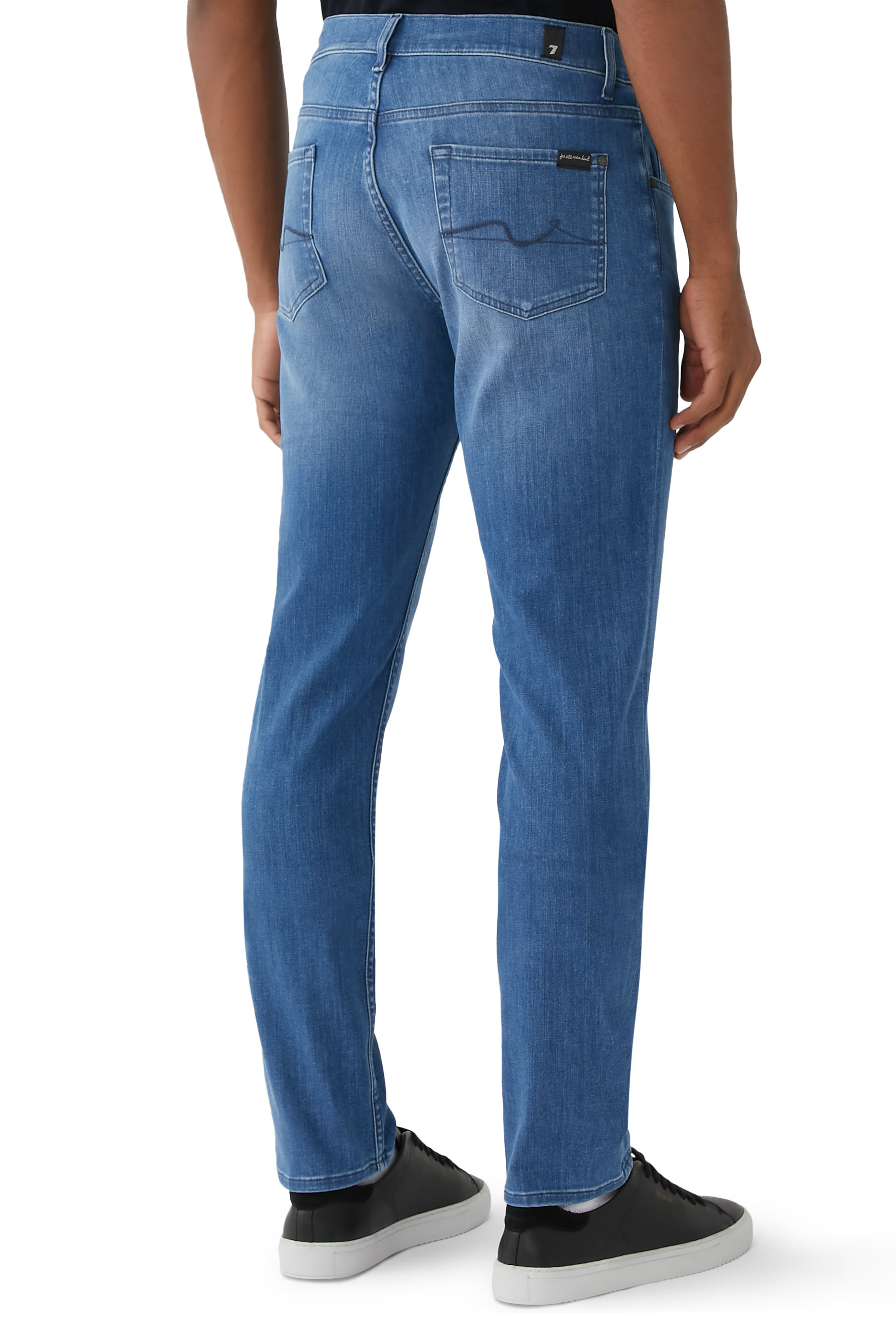 بنطال جينز لوكس بيرفورمنس بقصة ساق مدببة ضيقة