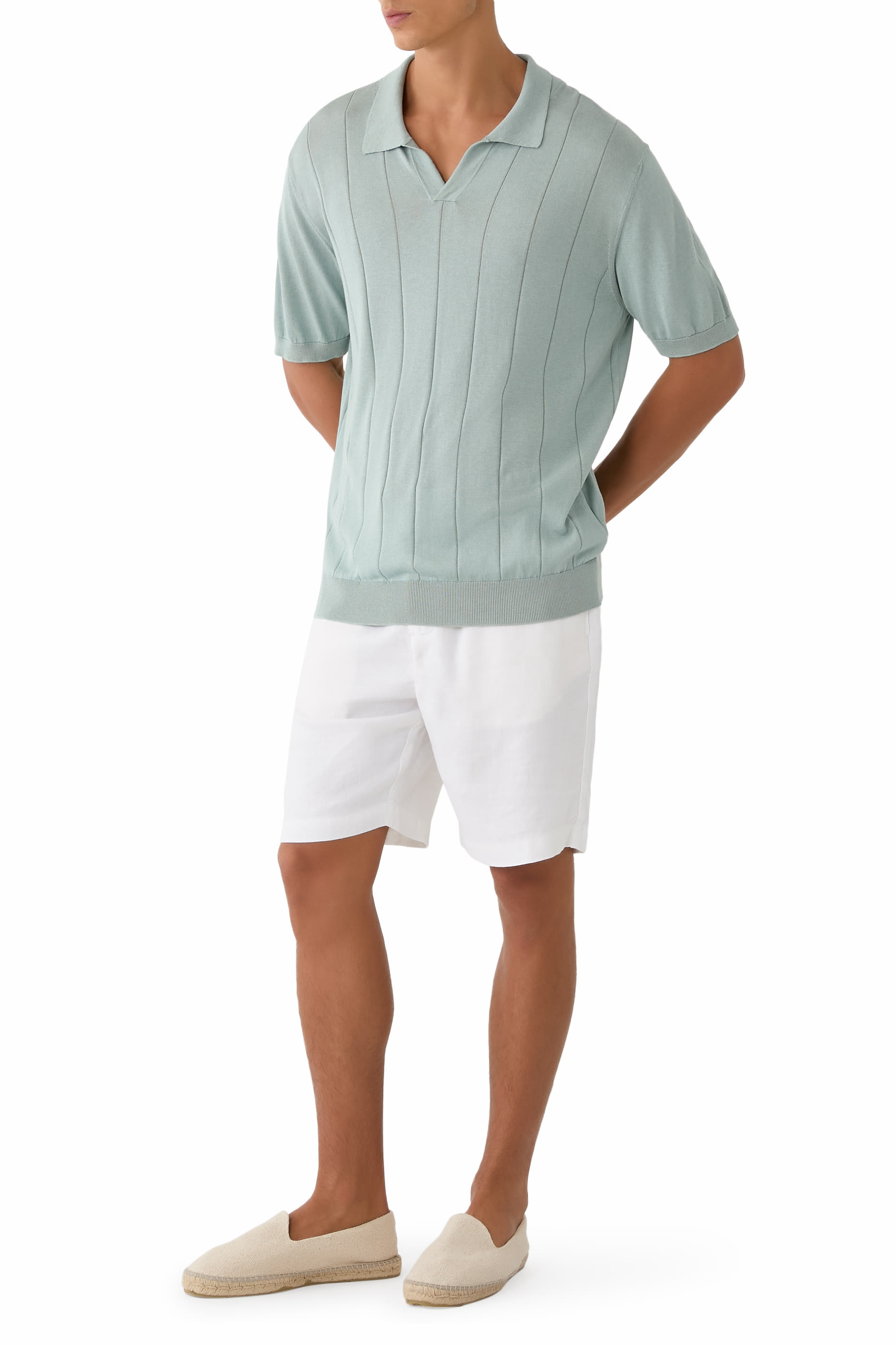 قميص بولو بياقة مفتوحة