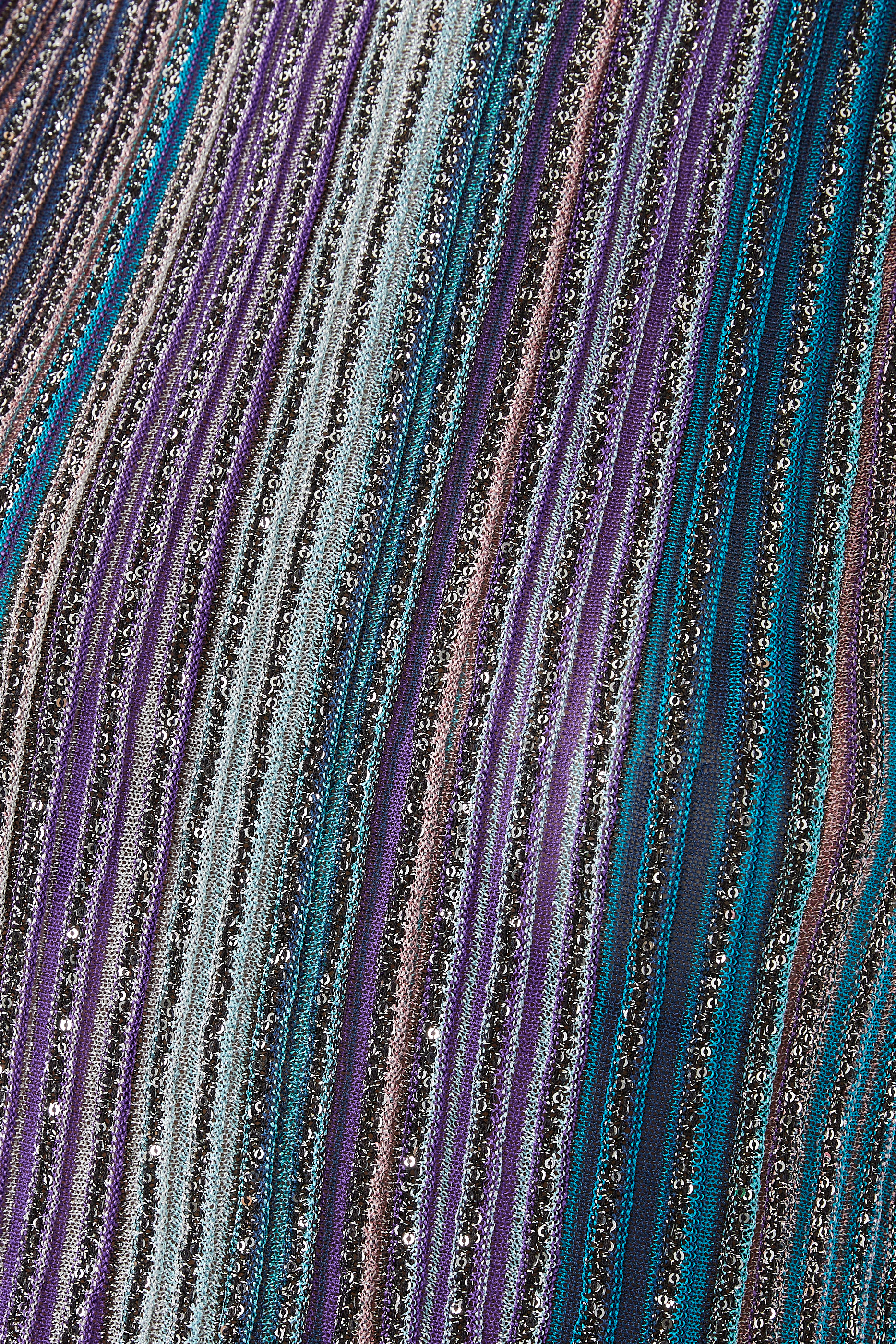 بلوزة نسيج مطرز بالترتر