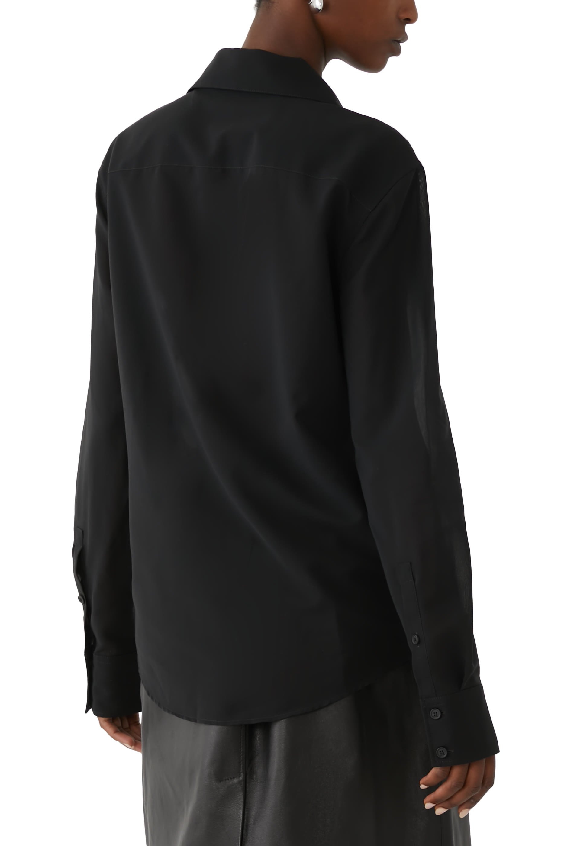 قميص بياقة مطوية