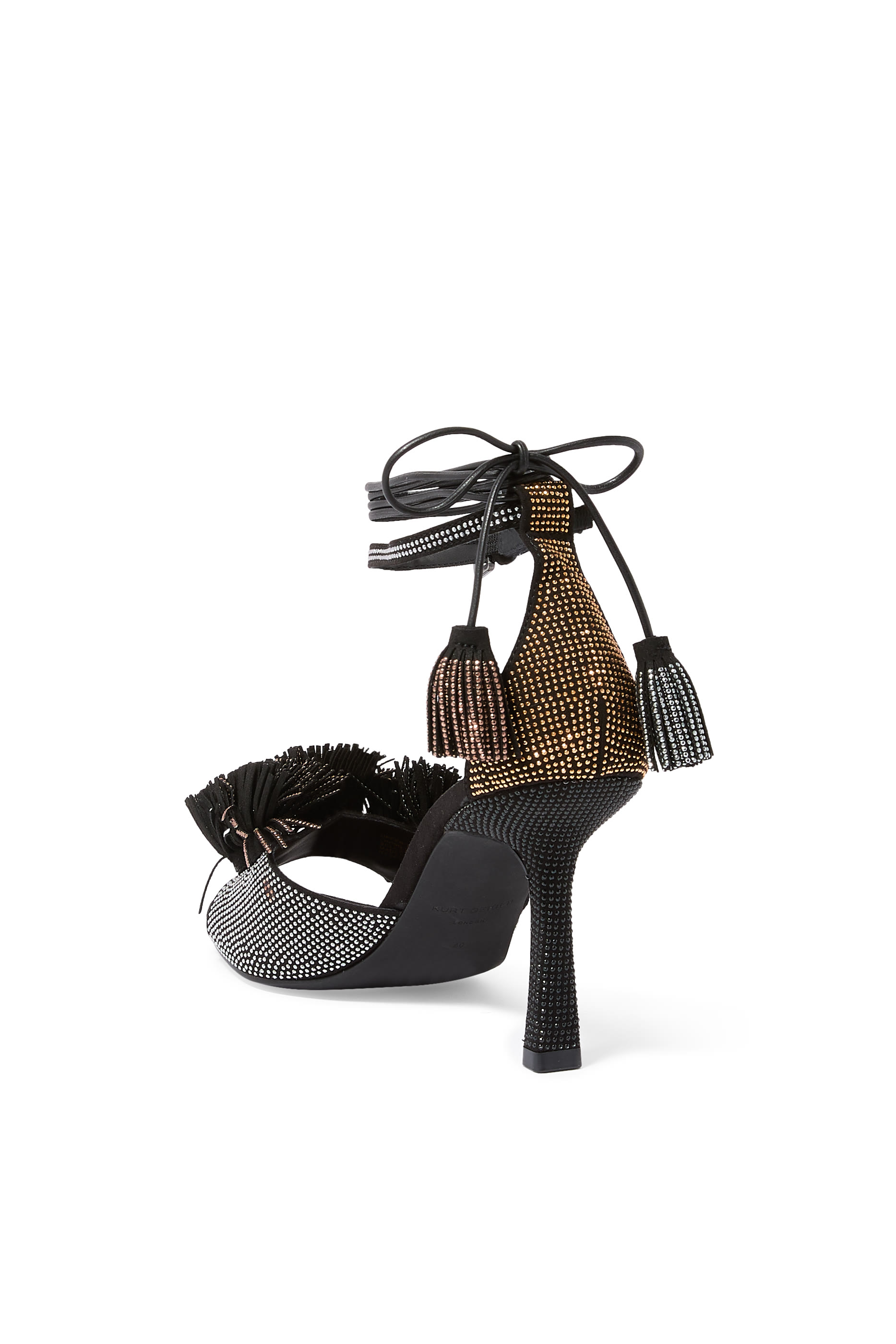 صندل بأربطة حول الكاحل 70 بزخارف بوم بوم