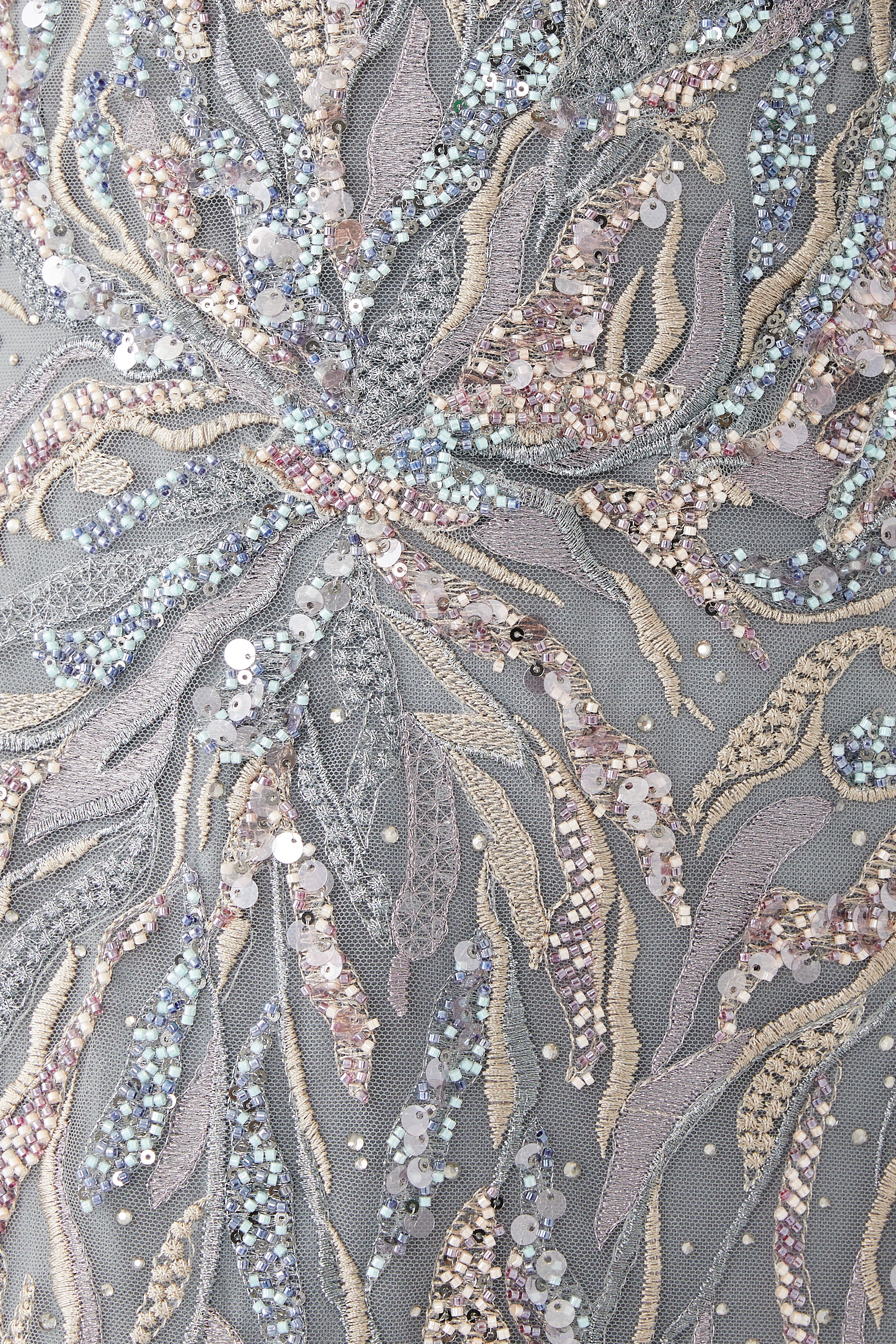 فستان سهرة بربطات فيونكة  مزين بخرز