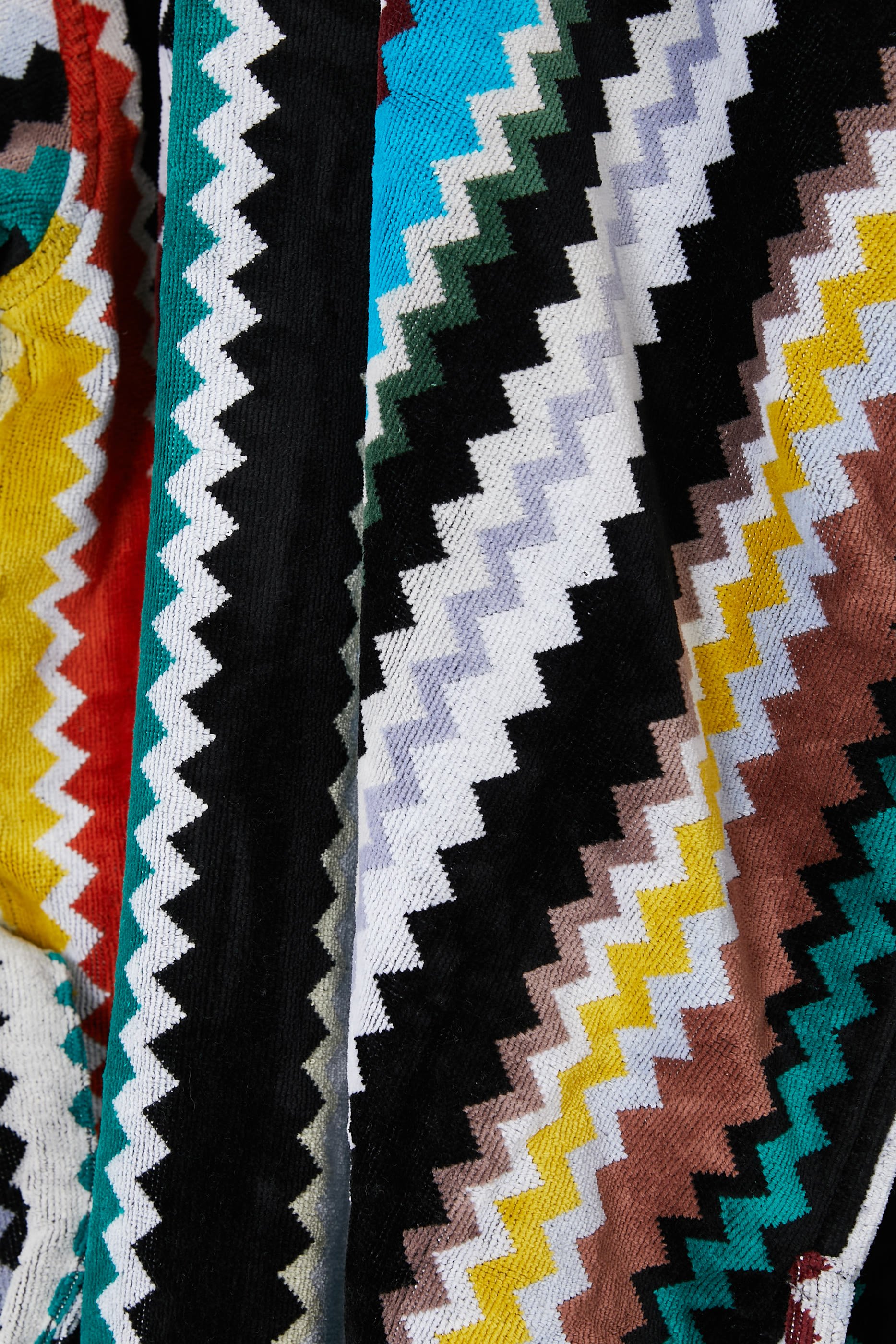 روب حمام كورت بخطوط متعرجة وغطاء للرأس