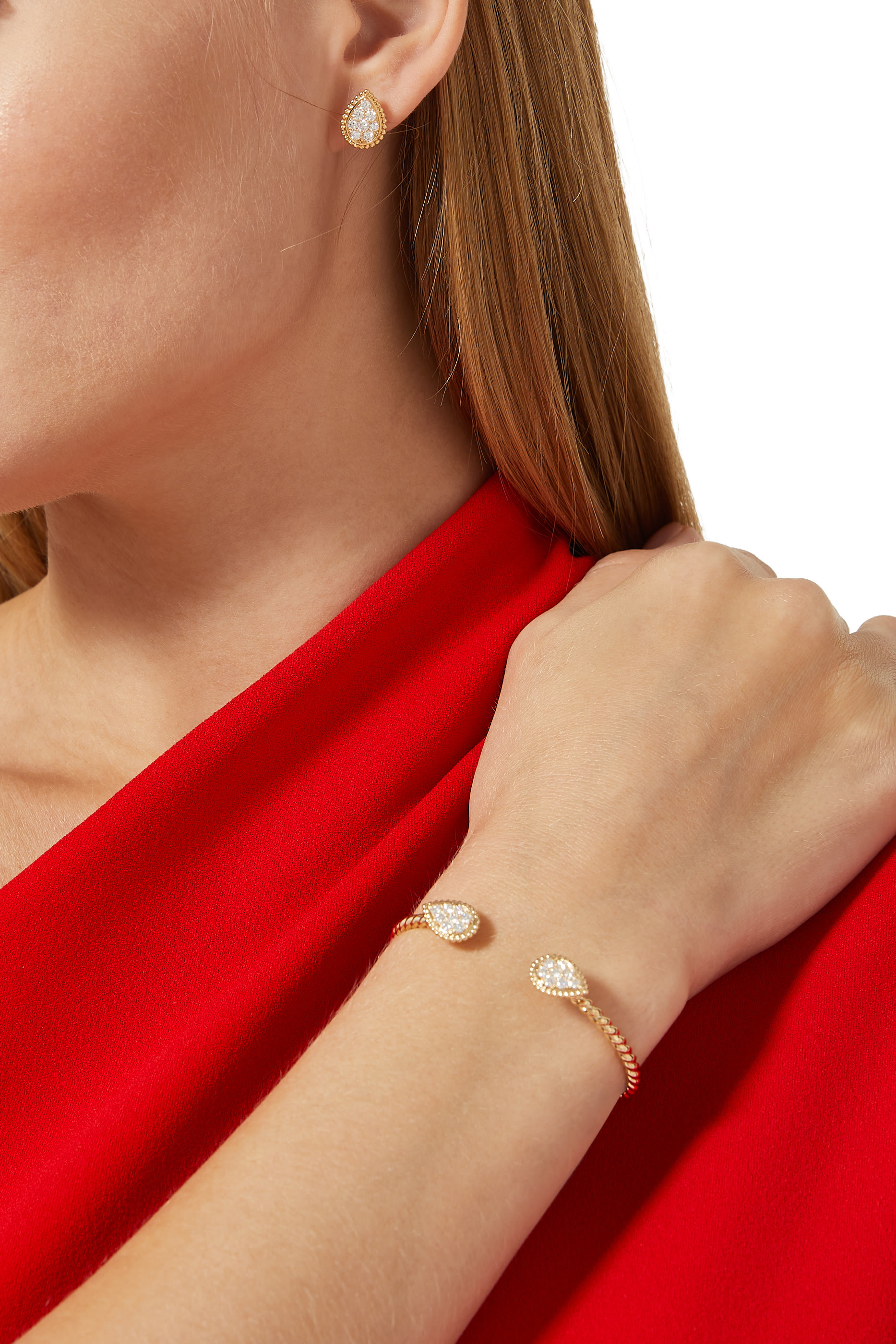 أقراط سيربنت بوهيم بحلية صغيرة مرصعة بالماس ذهب أصفر عيار 18 