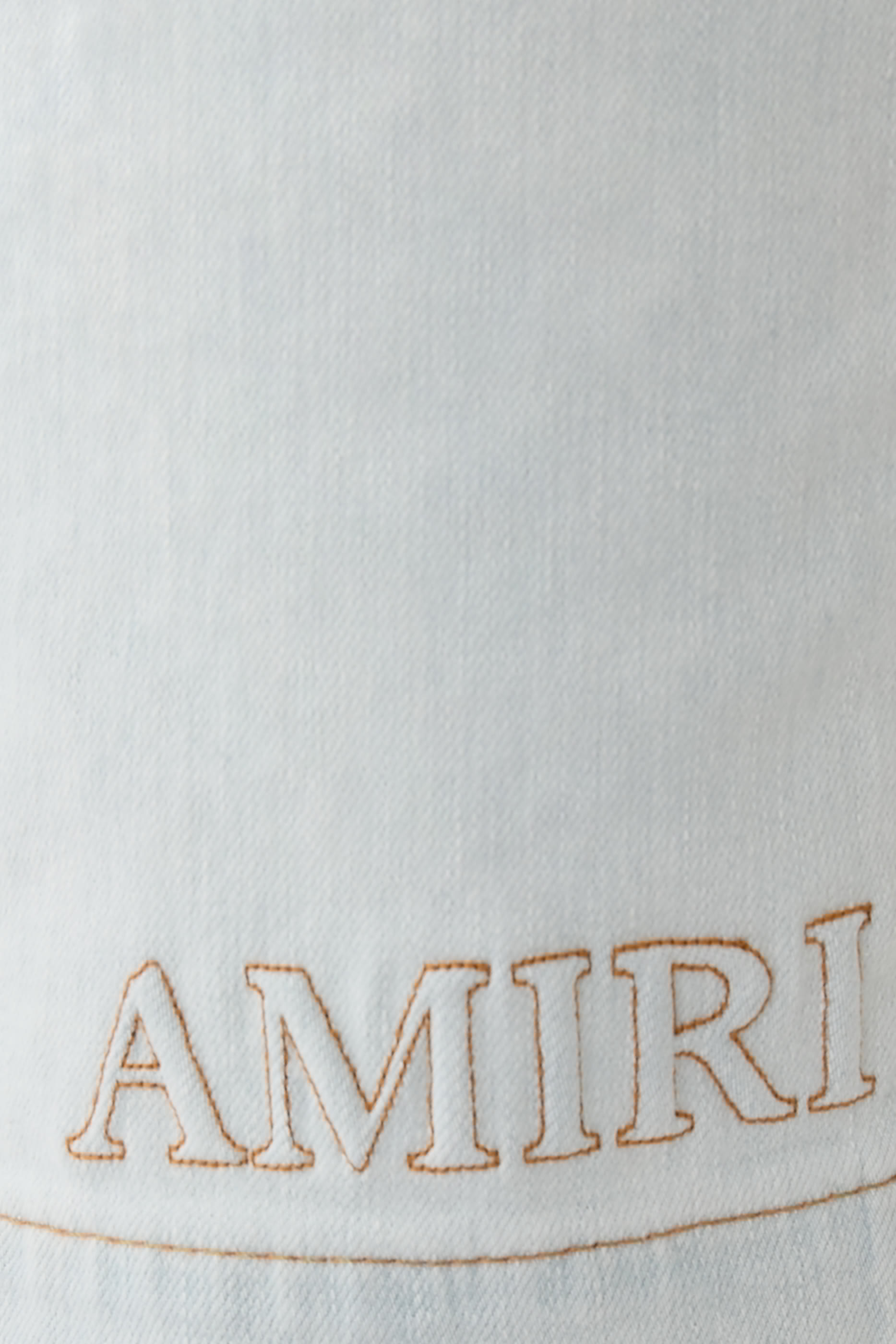 شورت دنيم بشعار الماركة